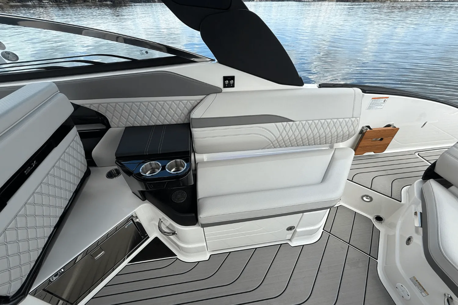 2026 Sea Ray SLX 280 Image Thumbnail #13