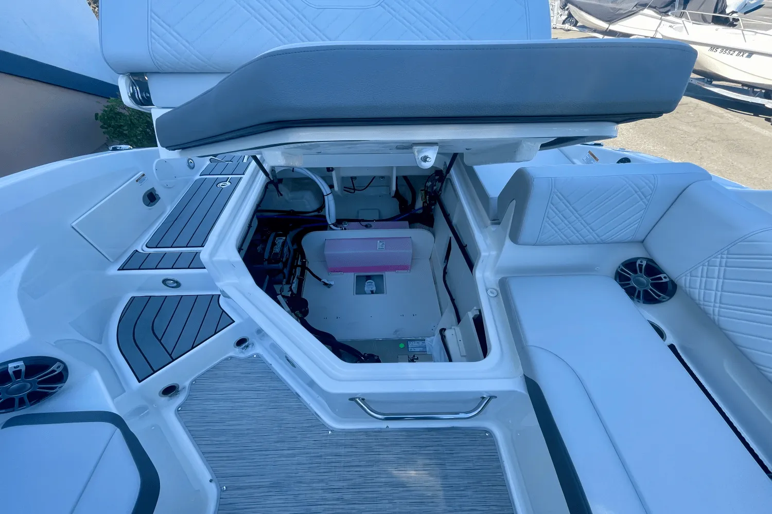 2026 Sea Ray SDX 250 Outboard Image Thumbnail #6