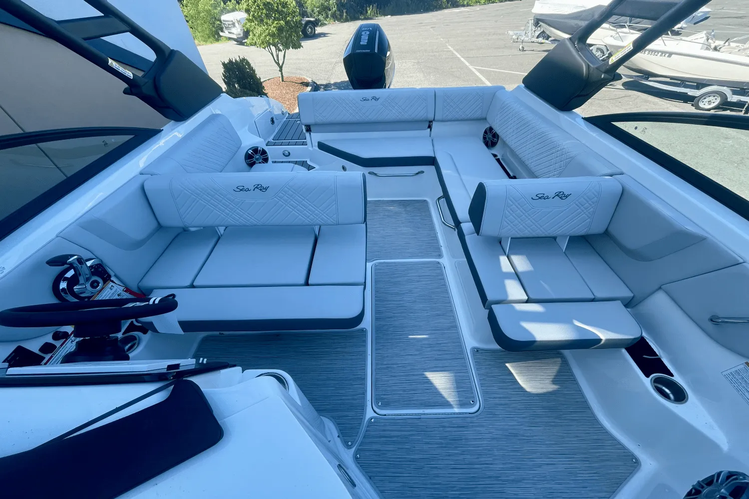 2026 Sea Ray SDX 250 Outboard Image Thumbnail #8