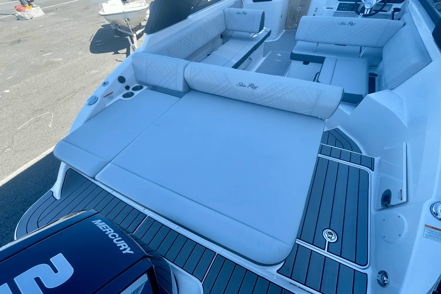 2026 Sea Ray SDX 250 Outboard Image Thumbnail #2