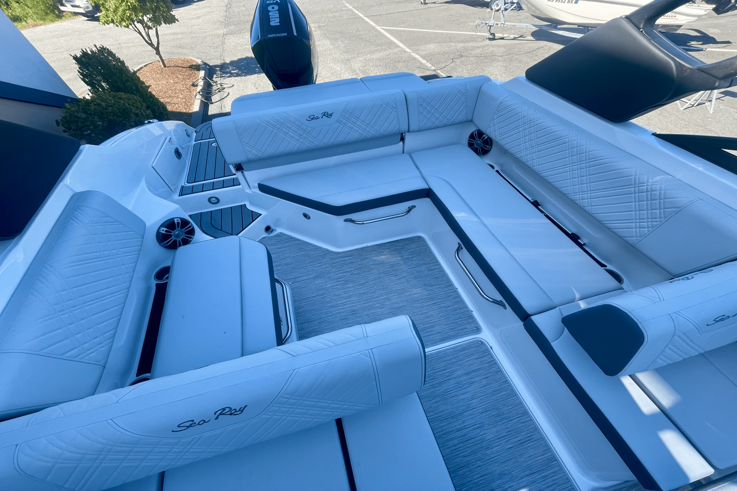 2026 Sea Ray SDX 250 Outboard Image Thumbnail #5