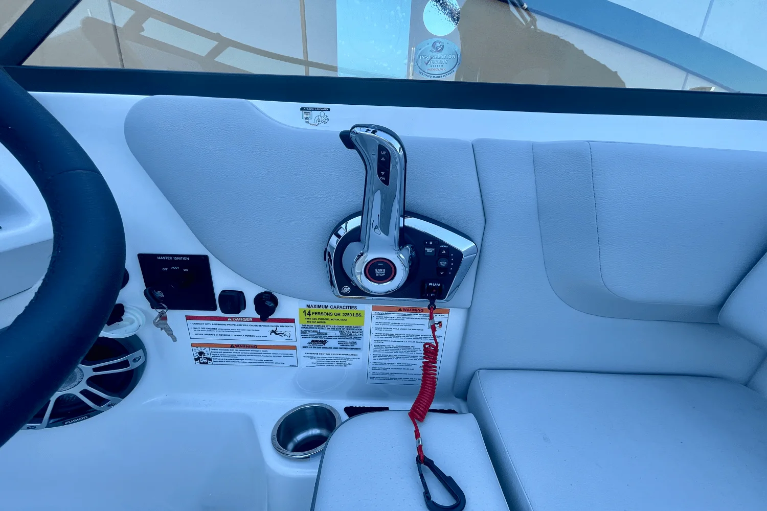 2026 Sea Ray SDX 250 Outboard Image Thumbnail #11