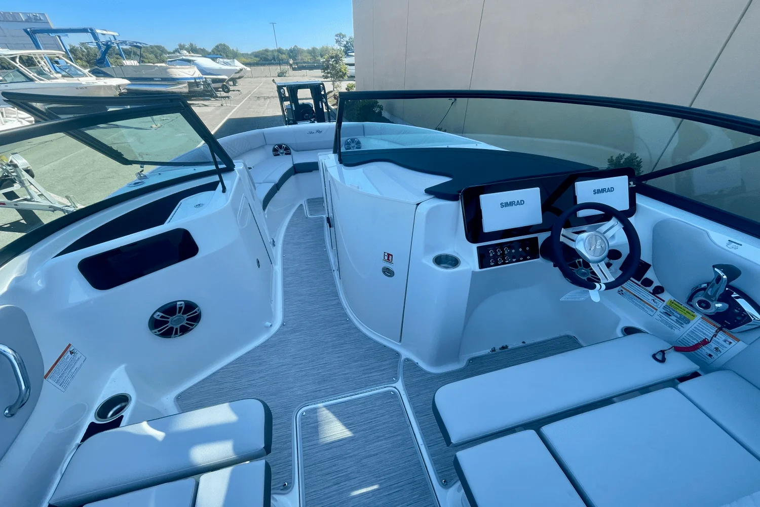 2026 Sea Ray SDX 250 Outboard Image Thumbnail #9