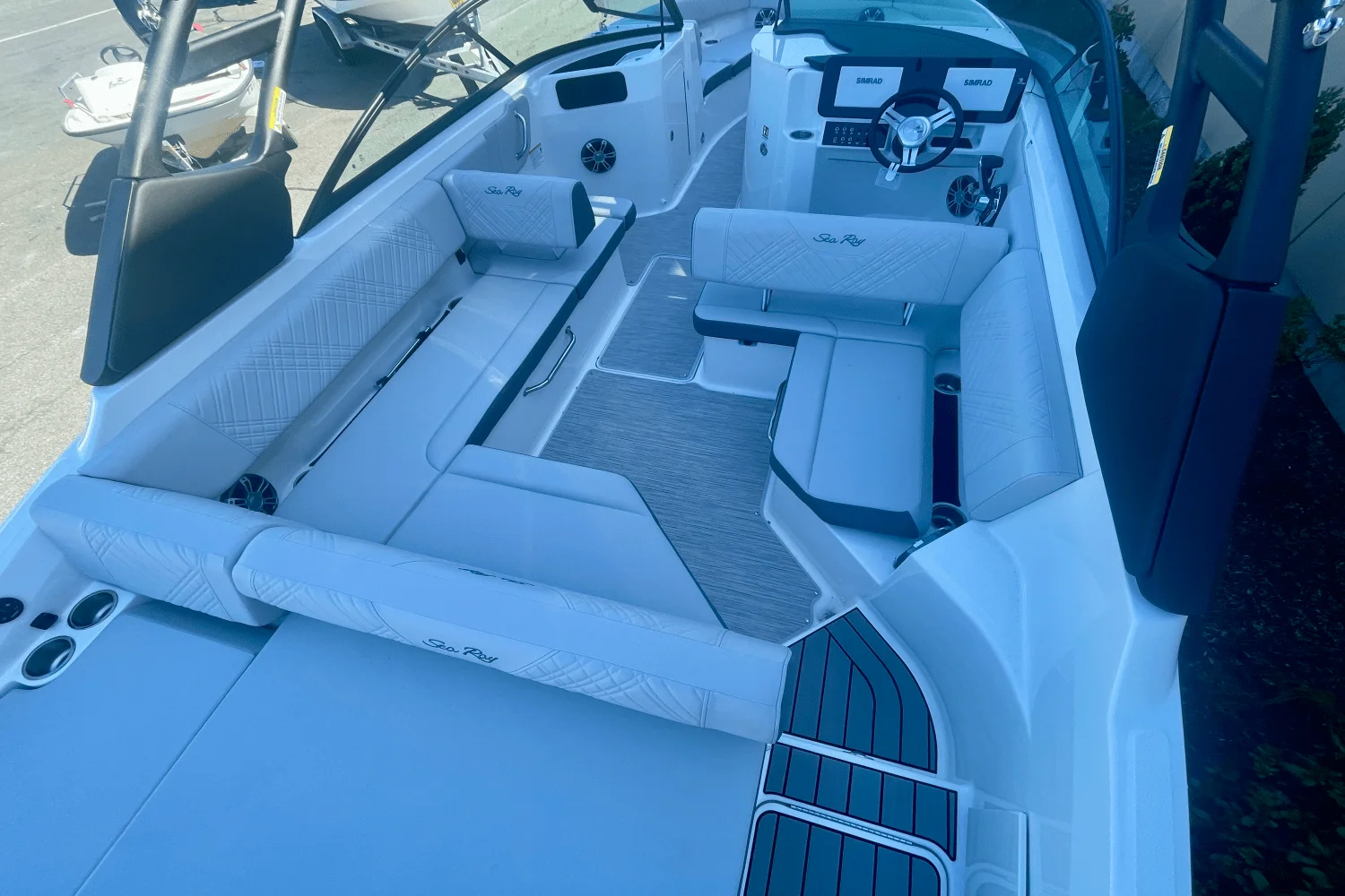 2026 Sea Ray SDX 250 Outboard Image Thumbnail #4