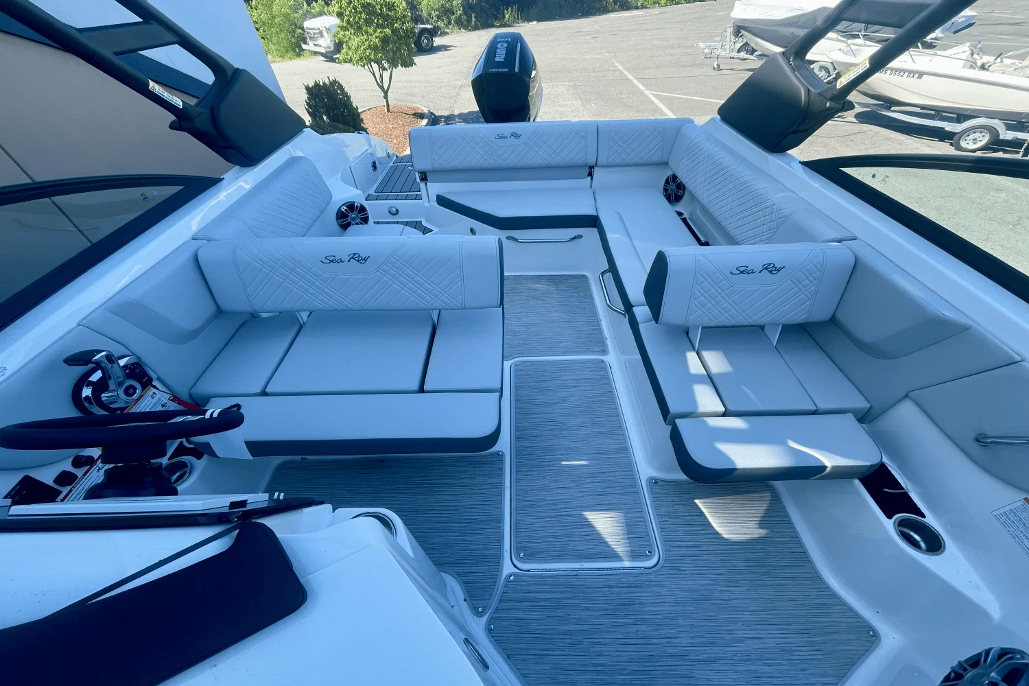 2026 Sea Ray SDX 250 Outboard Image Thumbnail #8