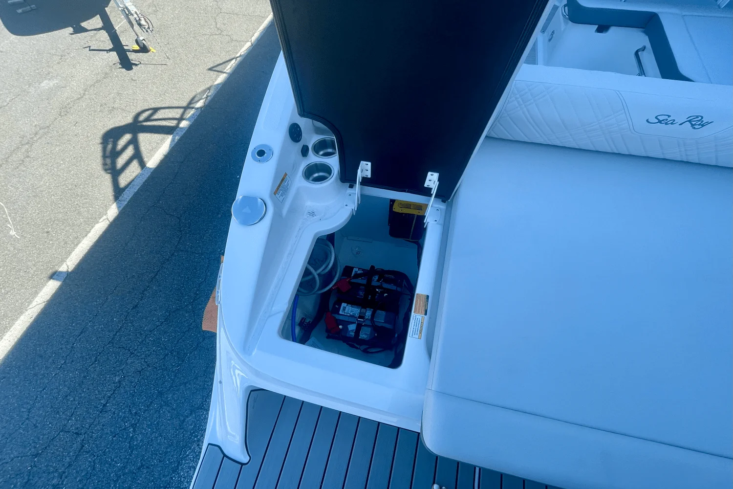 2026 Sea Ray SDX 250 Outboard Image Thumbnail #3