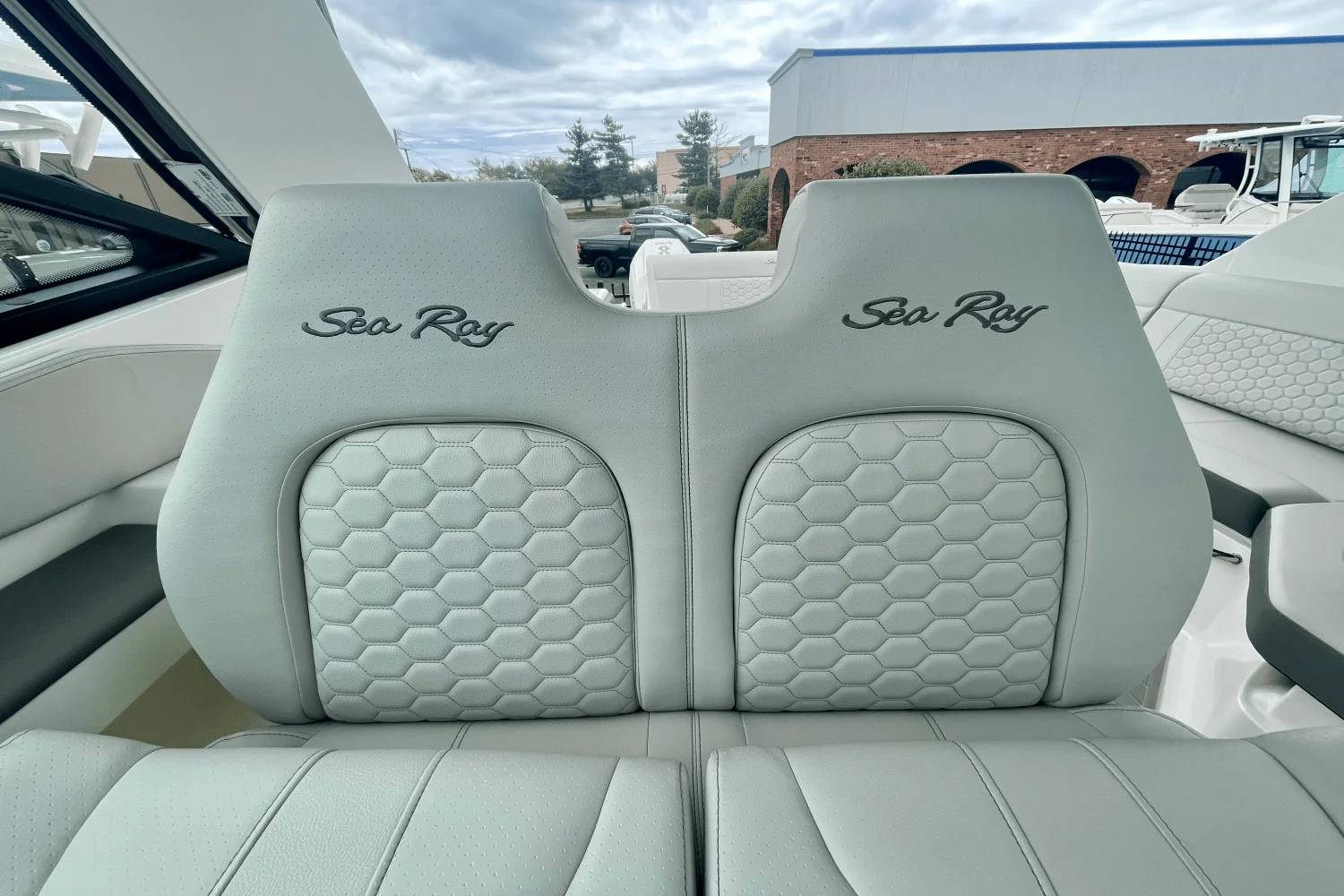 2026 Sea Ray Sundancer 320 Outboard Image Thumbnail #12