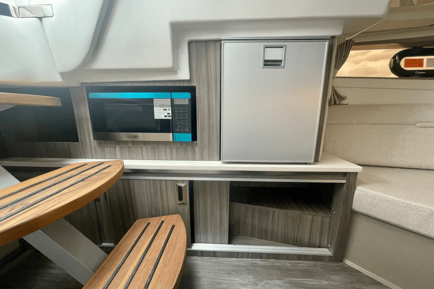 2026 Sea Ray Sundancer 320 Outboard Image Thumbnail #19