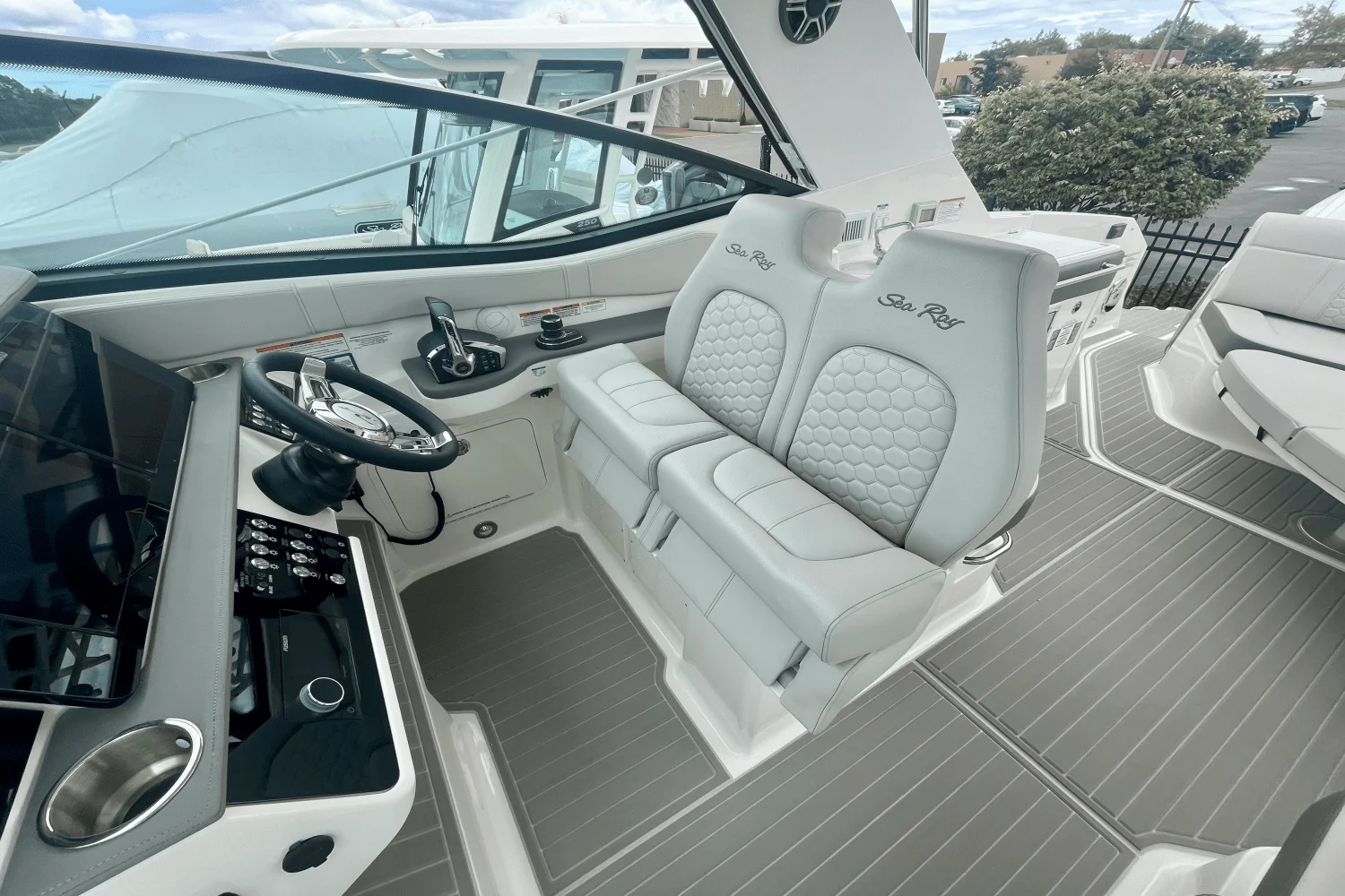 2026 Sea Ray Sundancer 320 Outboard Image Thumbnail #11