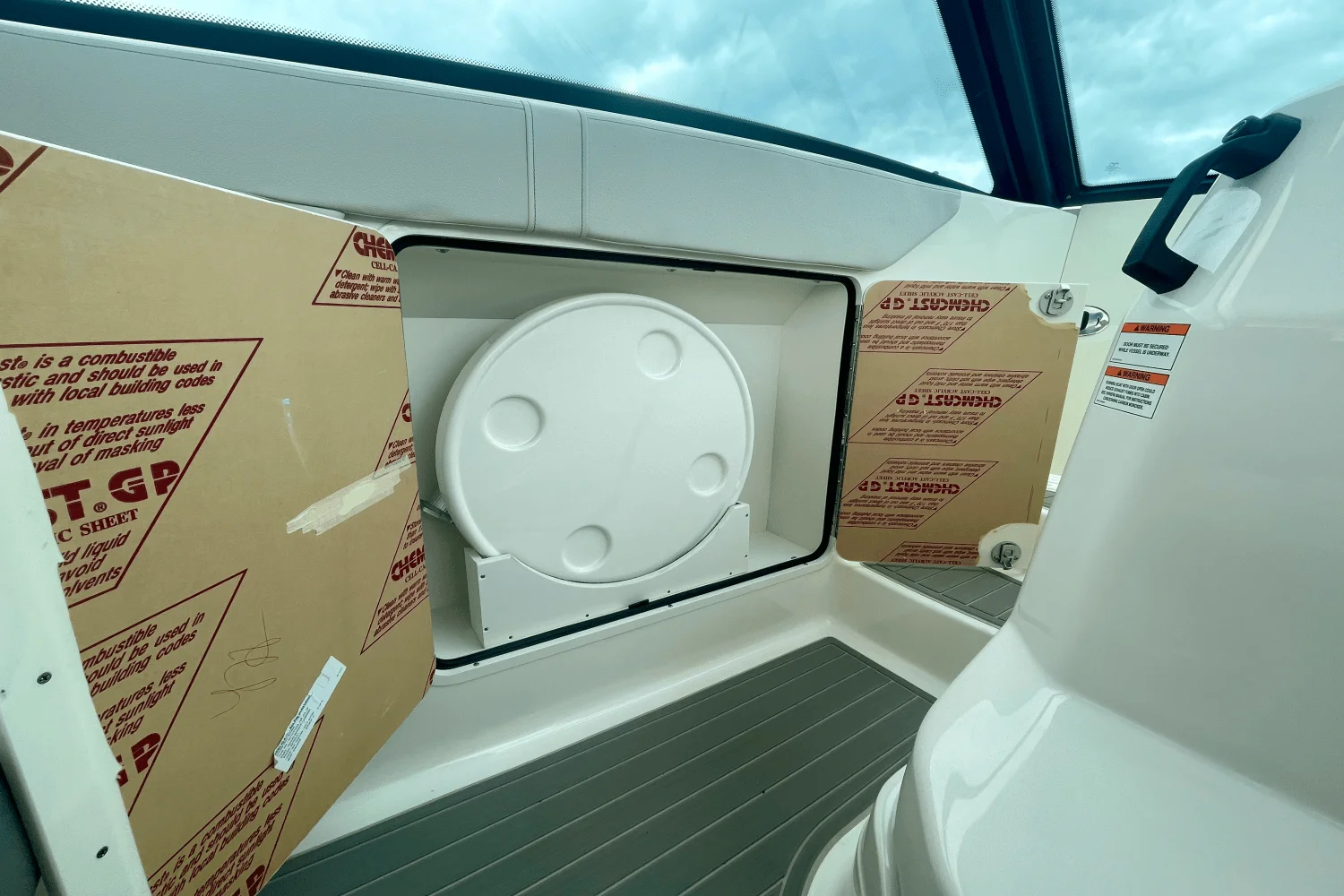 2026 Sea Ray Sundancer 320 Outboard Image Thumbnail #23