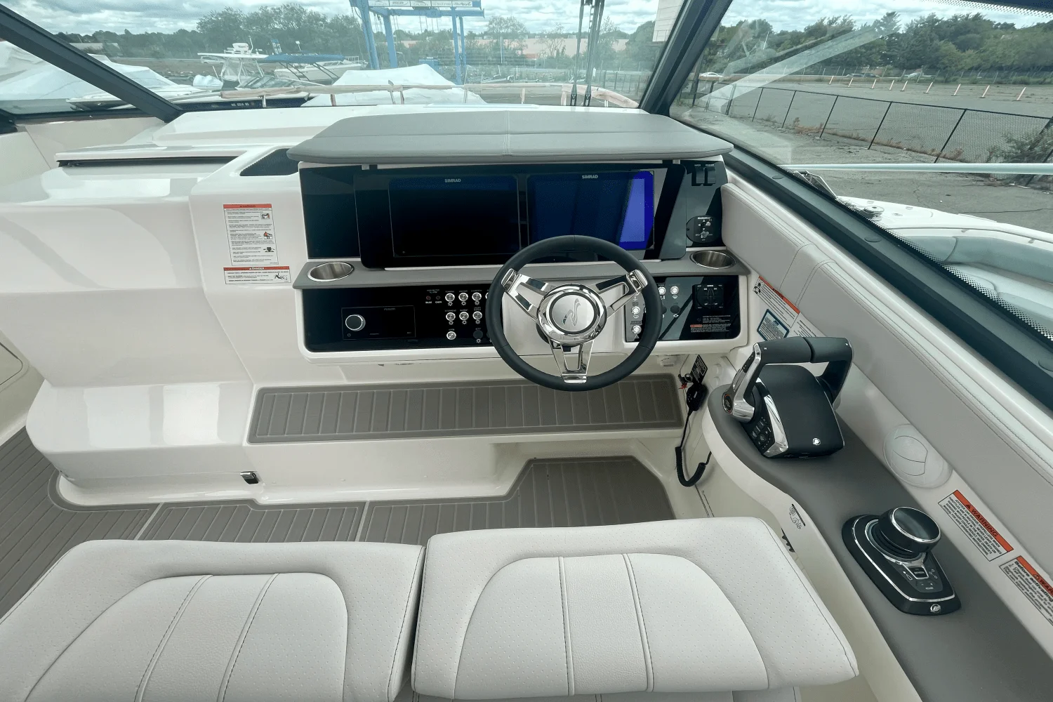 2026 Sea Ray Sundancer 320 Outboard Image Thumbnail #15