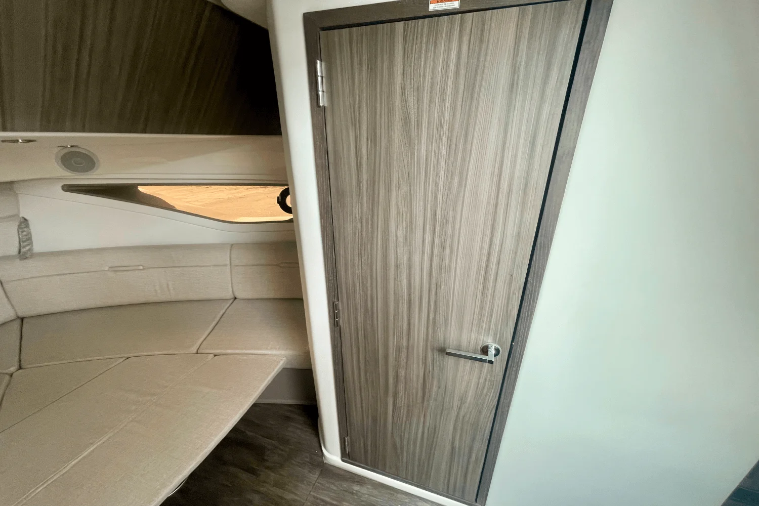 2026 Sea Ray Sundancer 320 Outboard Image Thumbnail #20