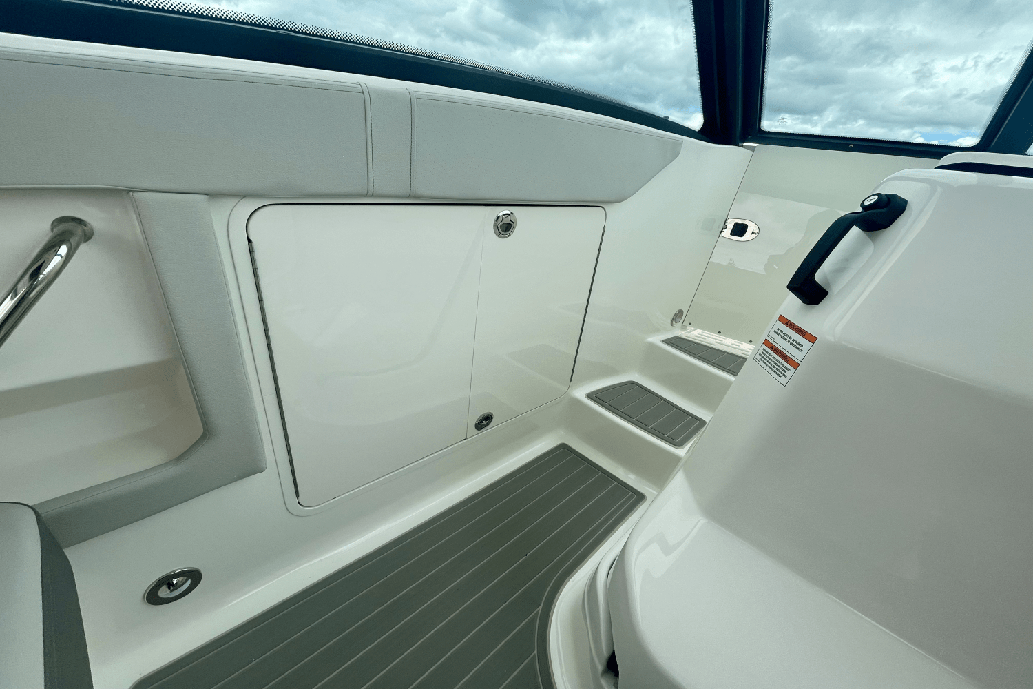 2026 Sea Ray Sundancer 320 Outboard Image Thumbnail #22
