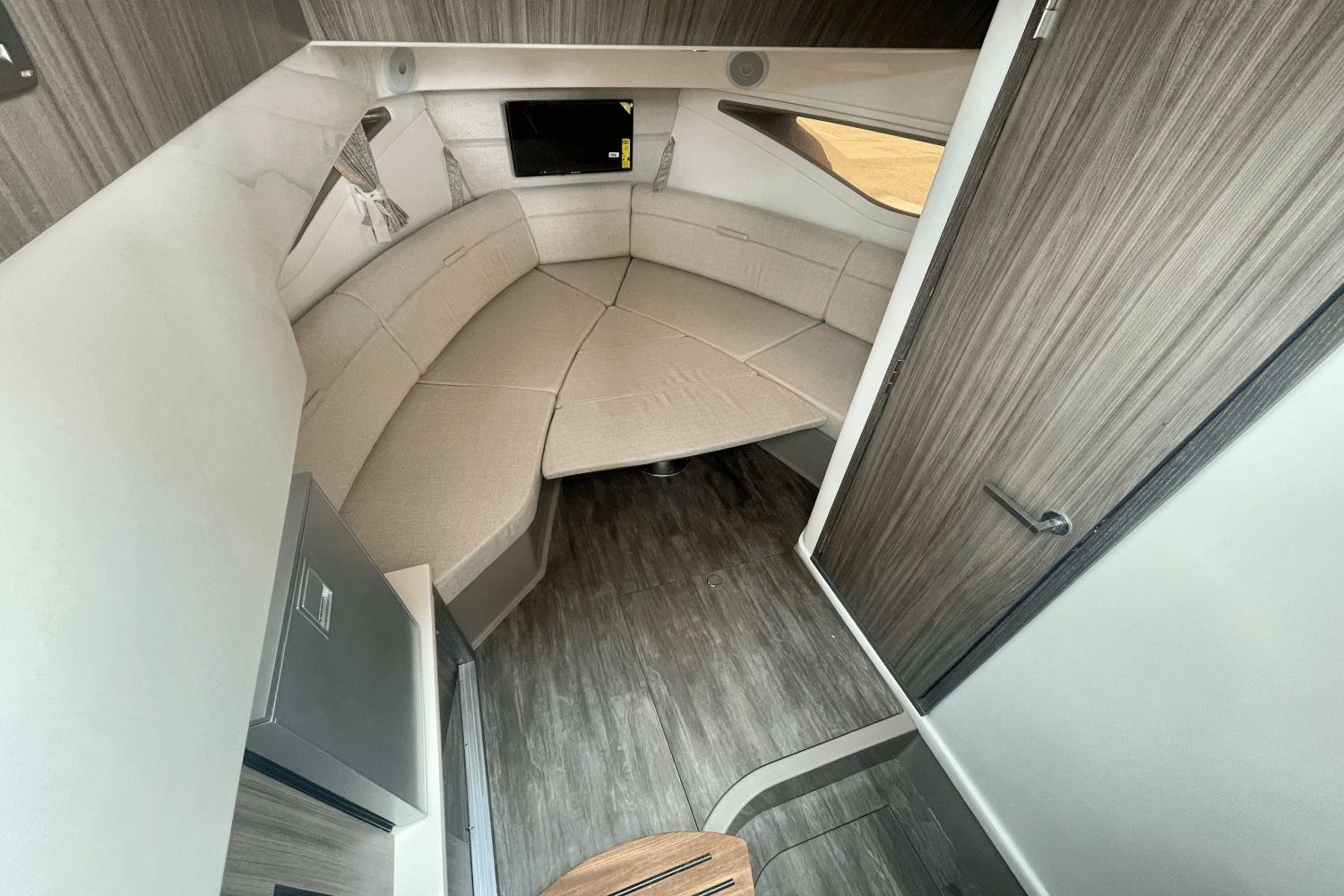 2026 Sea Ray Sundancer 320 Outboard Image Thumbnail #17