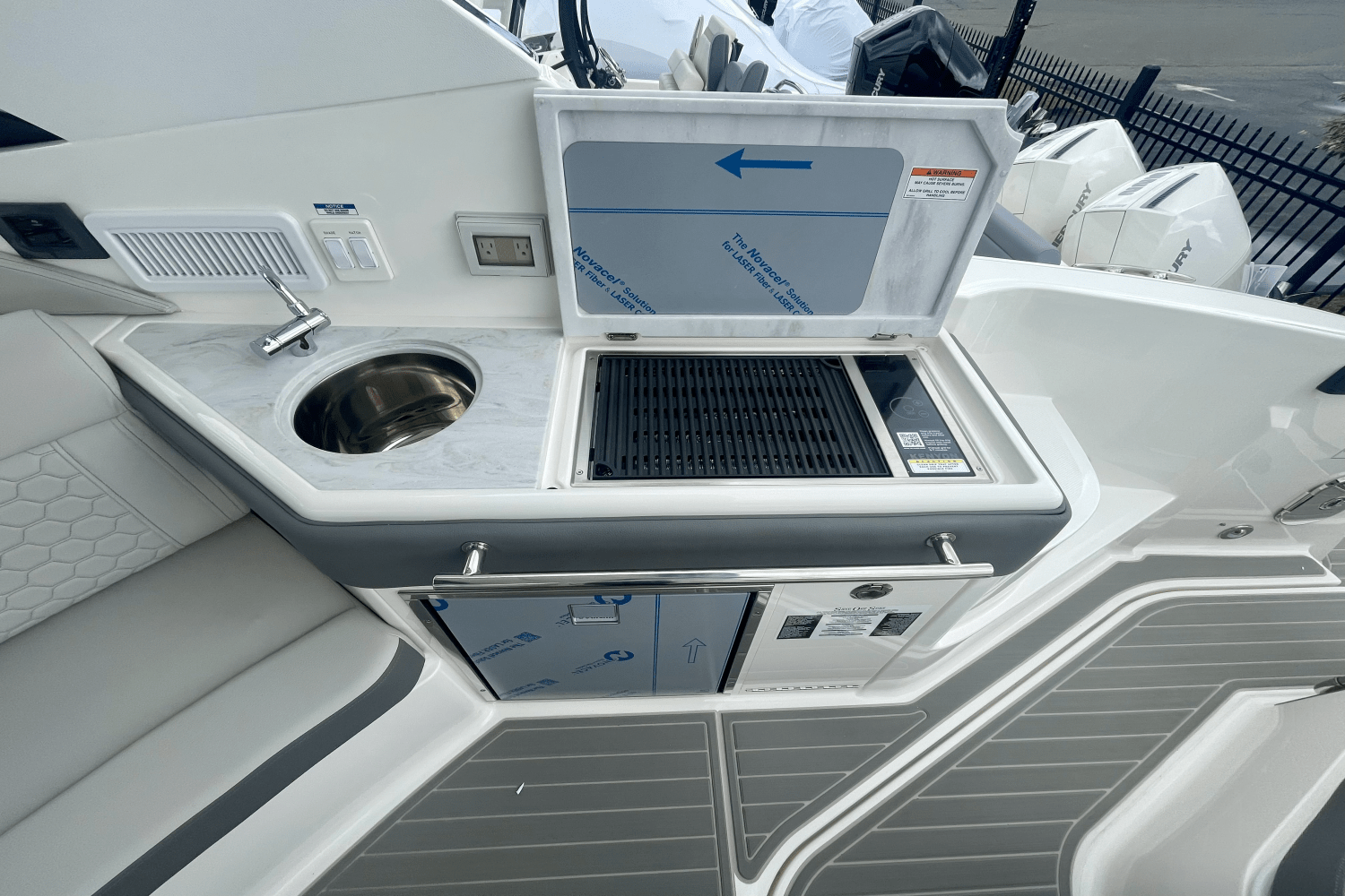 2026 Sea Ray Sundancer 320 Outboard Image Thumbnail #8