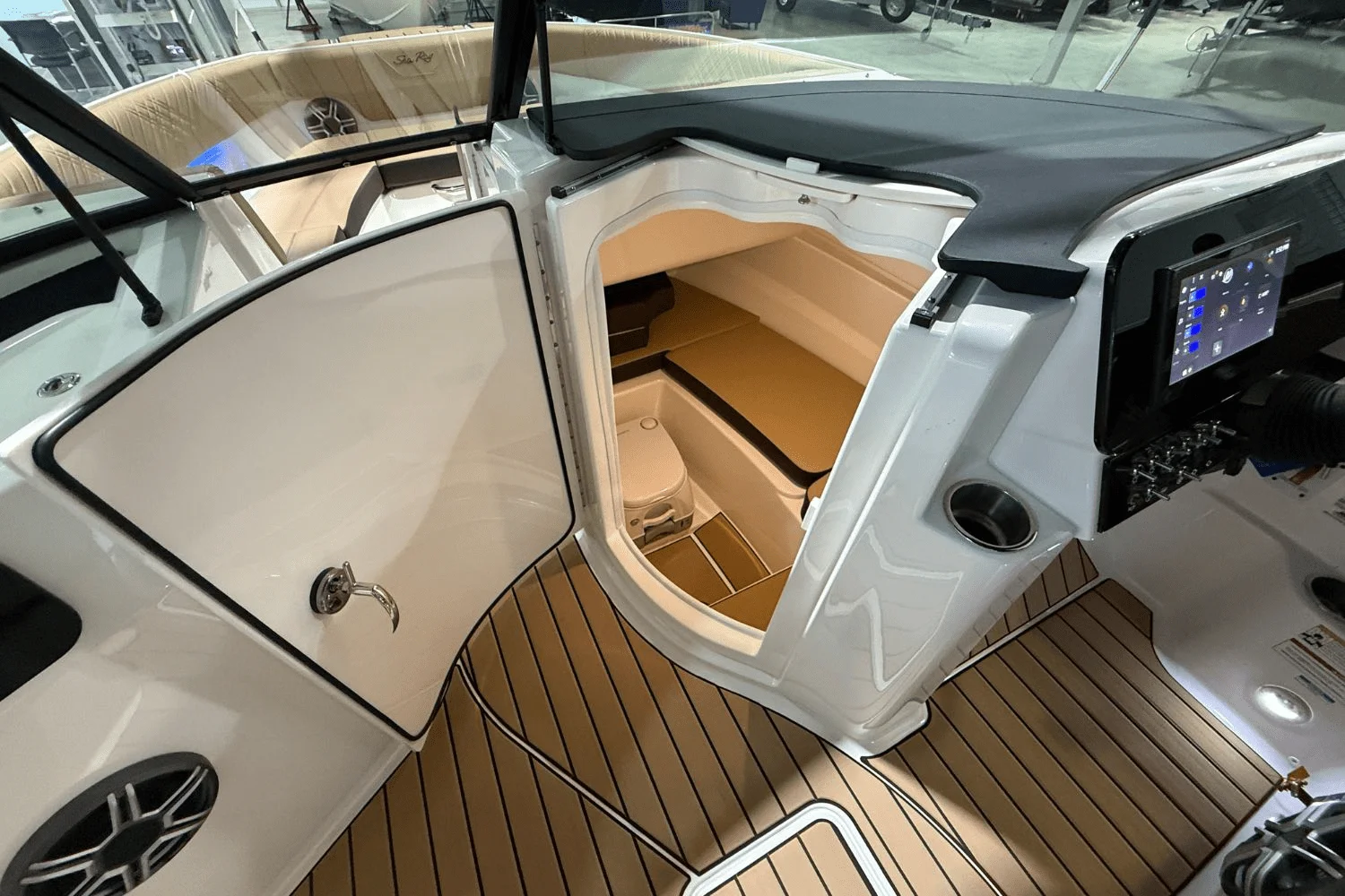 2026 Sea Ray SDX 230 Image Thumbnail #30