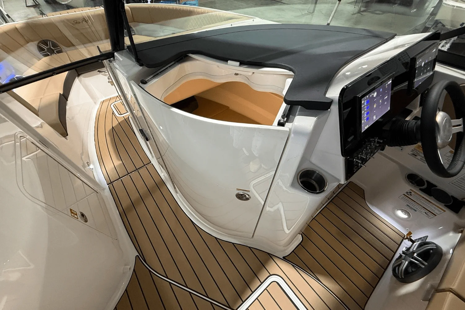 2026 Sea Ray SDX 230 Image Thumbnail #29