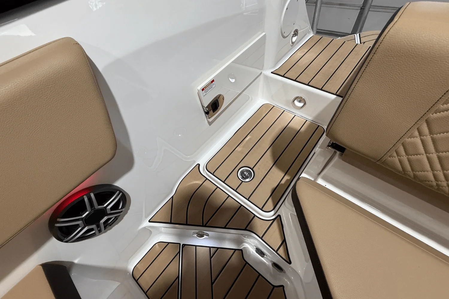 2026 Sea Ray SDX 230 Image Thumbnail #15