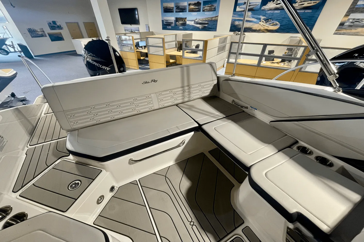 2025 Sea Ray SPX 210 Outboard Image Thumbnail #4