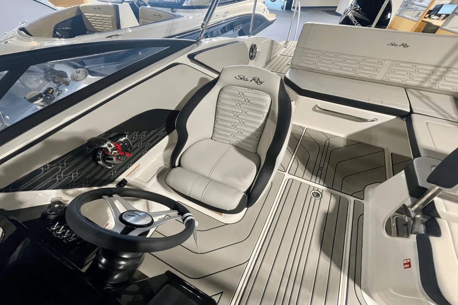 2025 Sea Ray SPX 210 Outboard Image Thumbnail #8