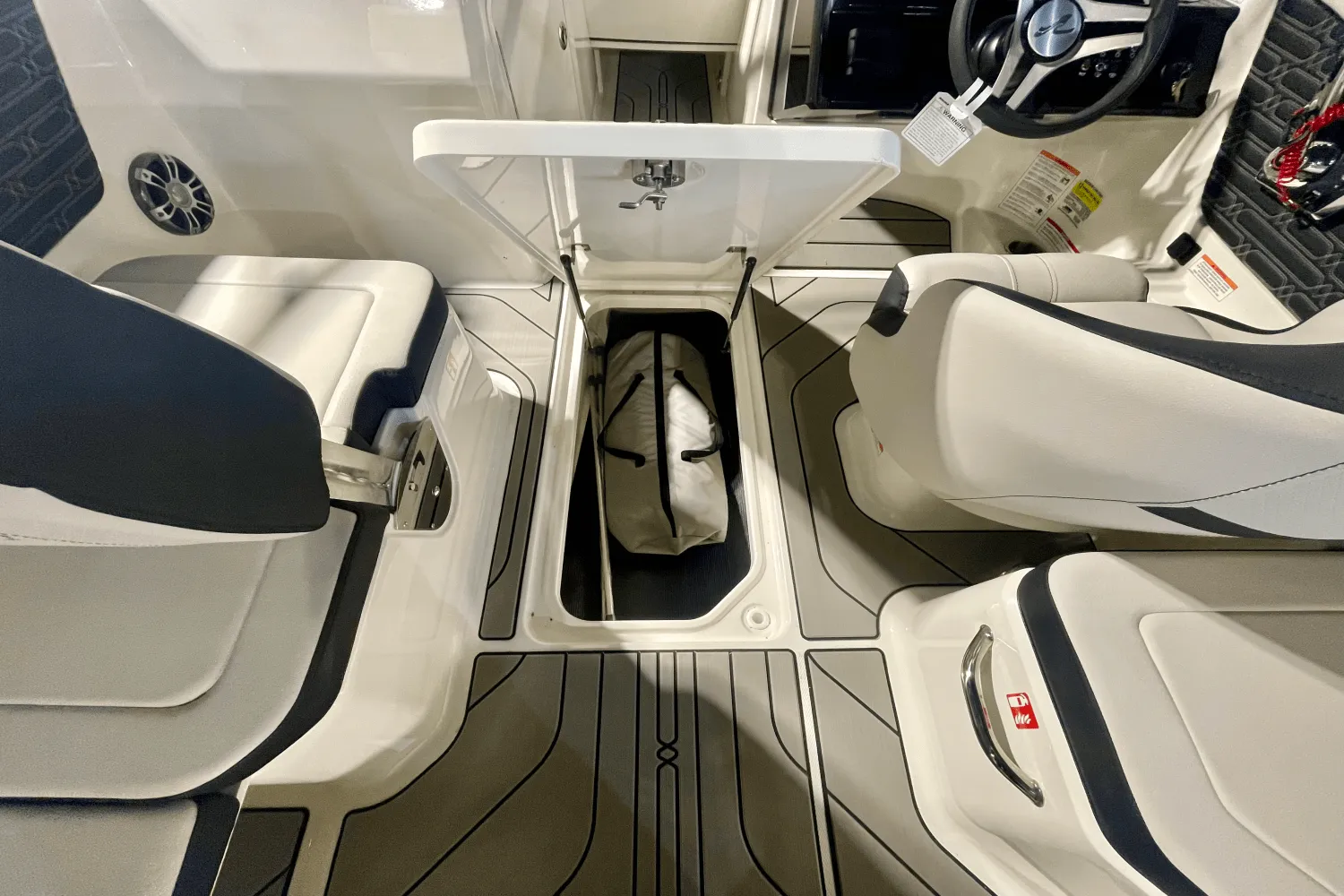 2025 Sea Ray SPX 210 Outboard Image Thumbnail #12