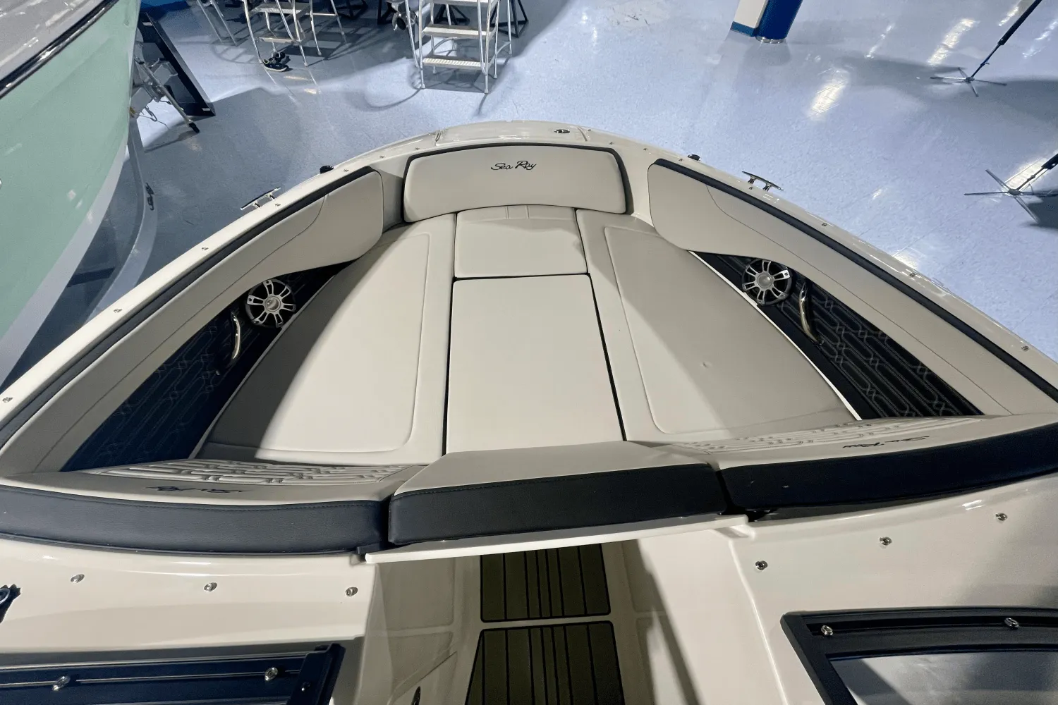 2025 Sea Ray SPX 210 Outboard Image Thumbnail #16