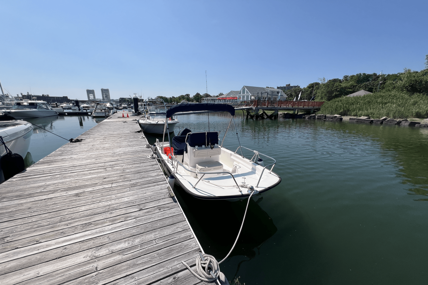 2022 Boston Whaler 150 MONTAUK Image Thumbnail #1
