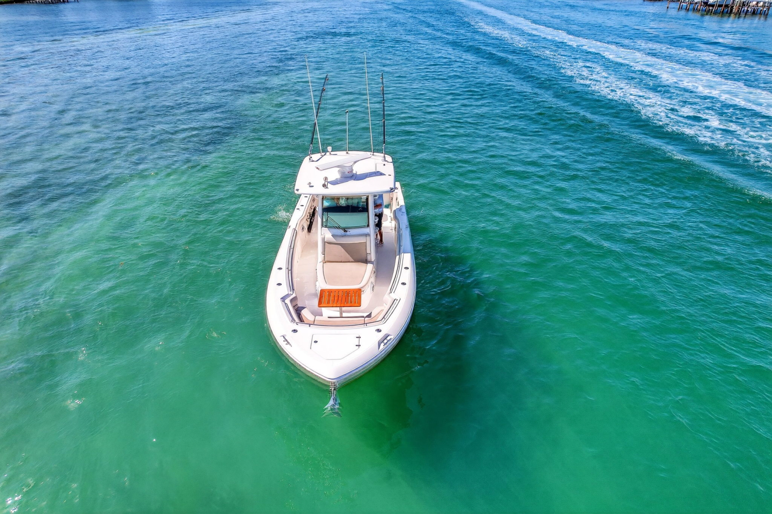 2021 Boston Whaler 330 OUTRAGE Image Thumbnail #2