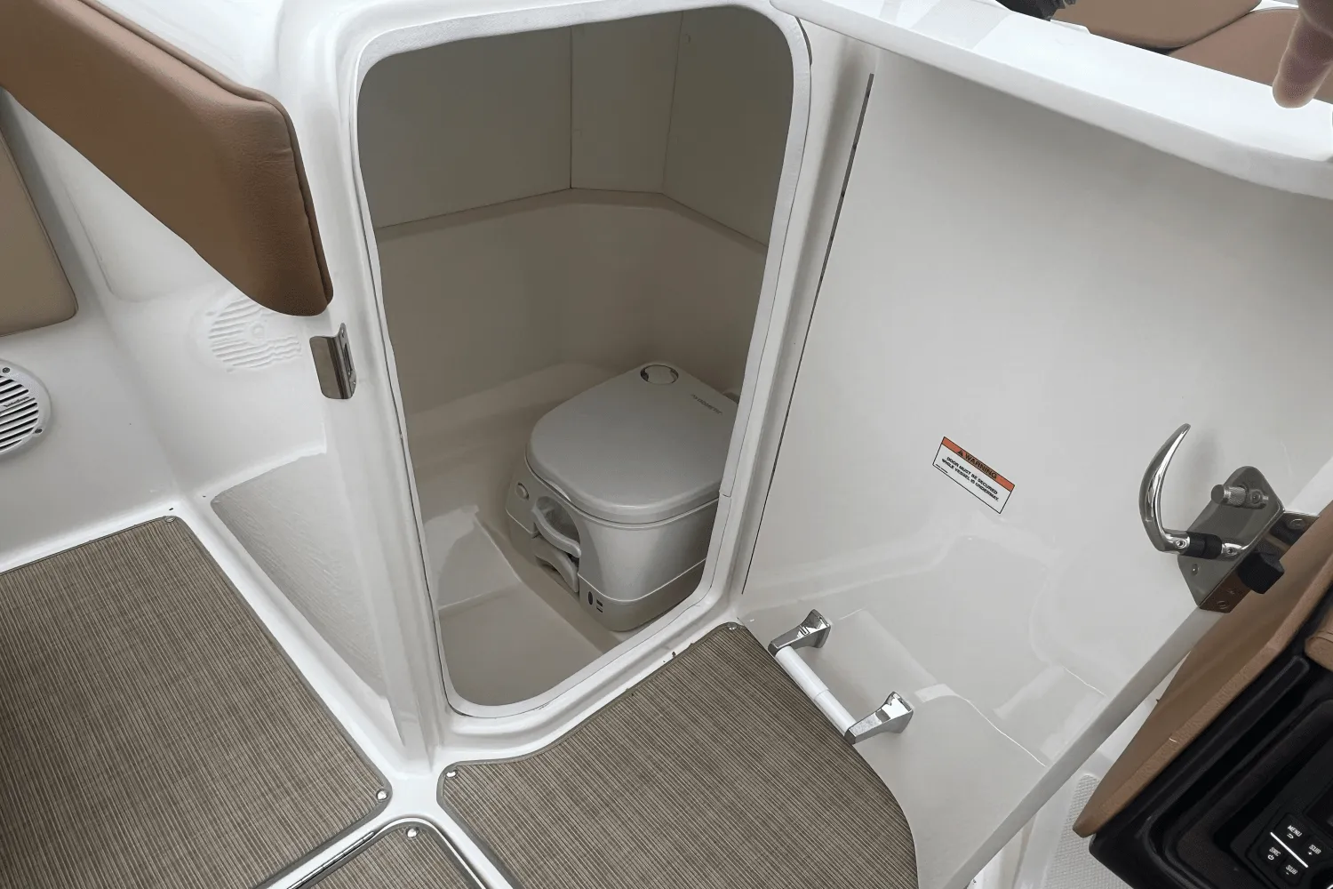 2018 Sea Ray 230 SPX OUTBOARD Image Thumbnail #6