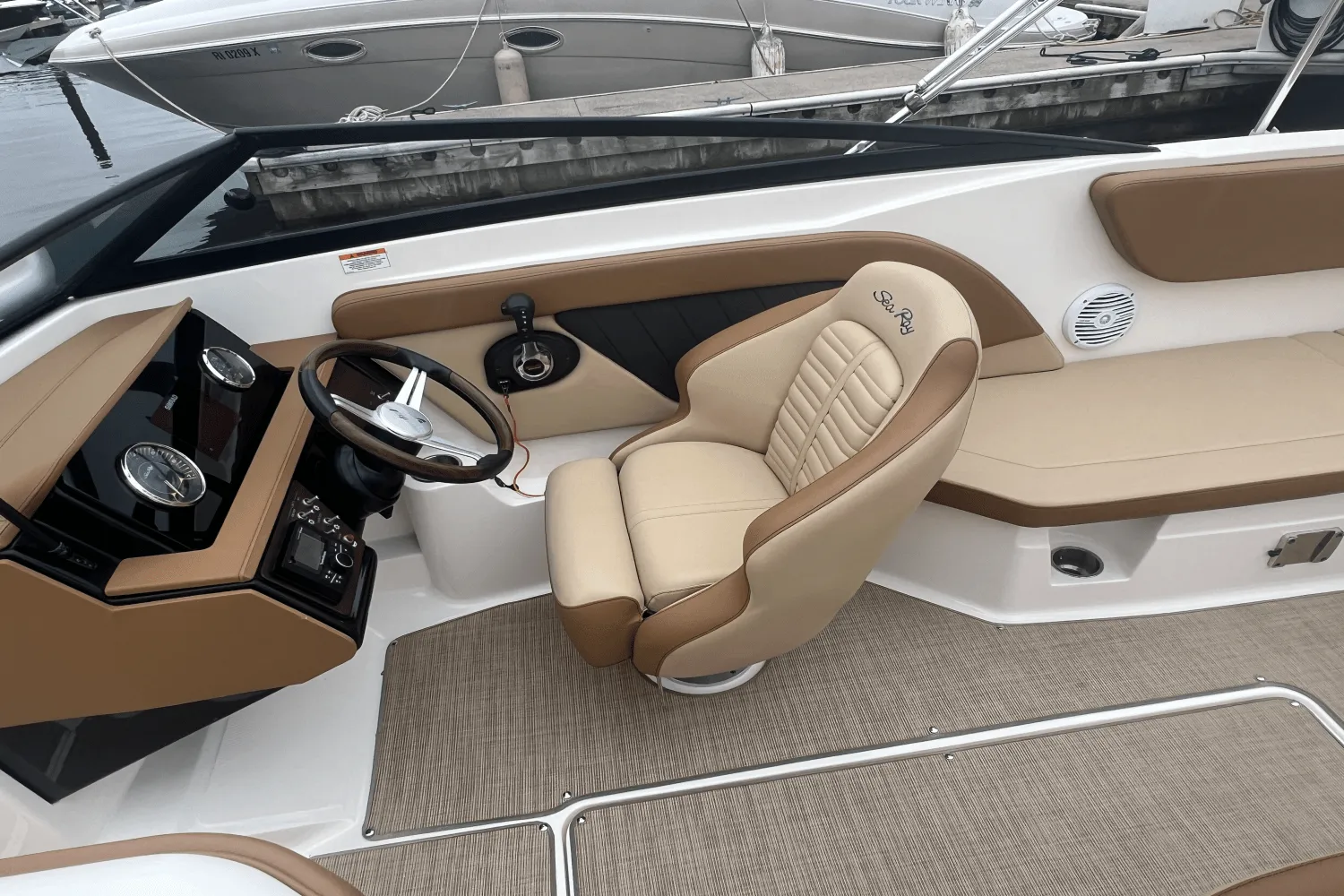 2018 Sea Ray 230 SPX OUTBOARD Image Thumbnail #7