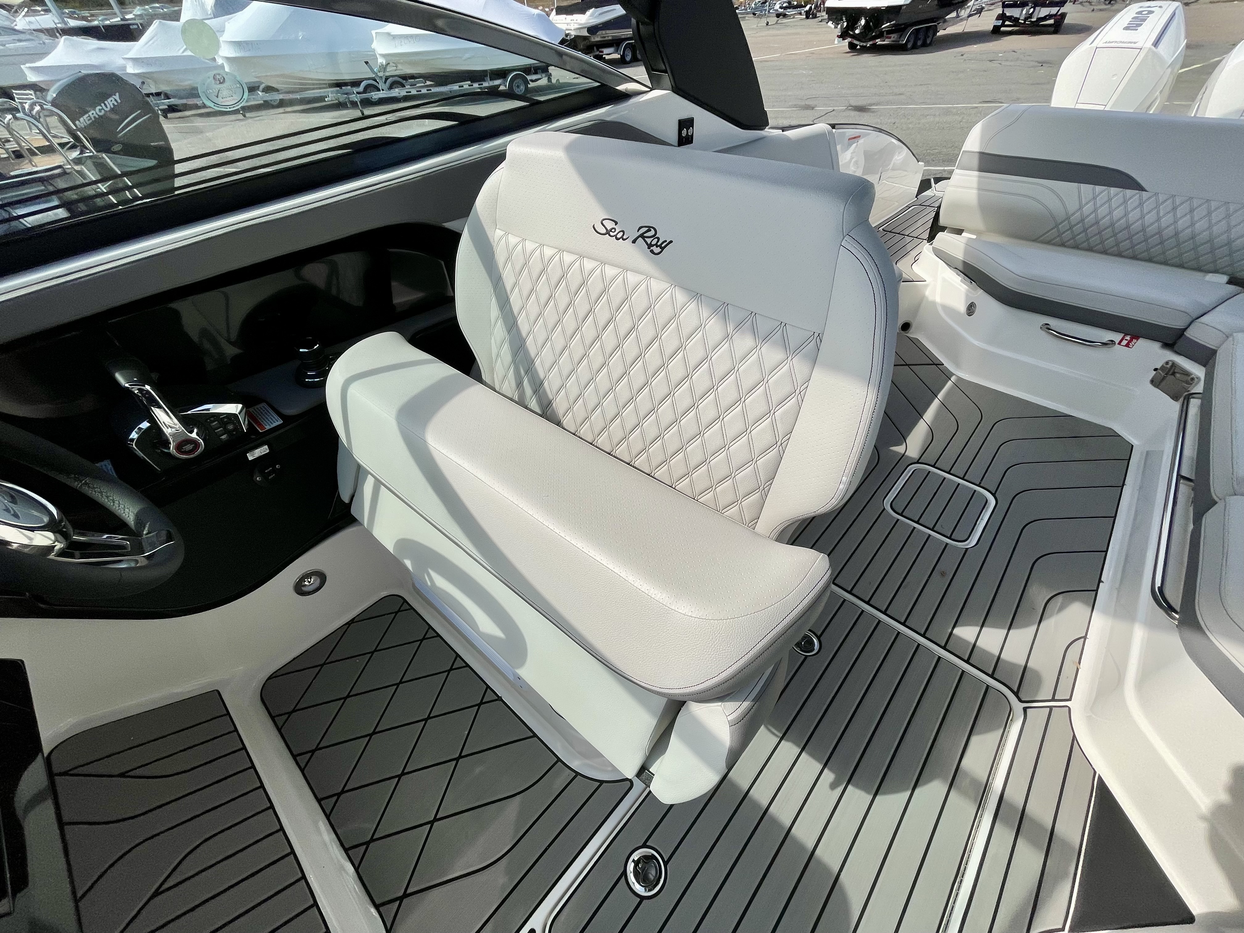 2026 Sea Ray SLX 280 Outboard Image Thumbnail #12