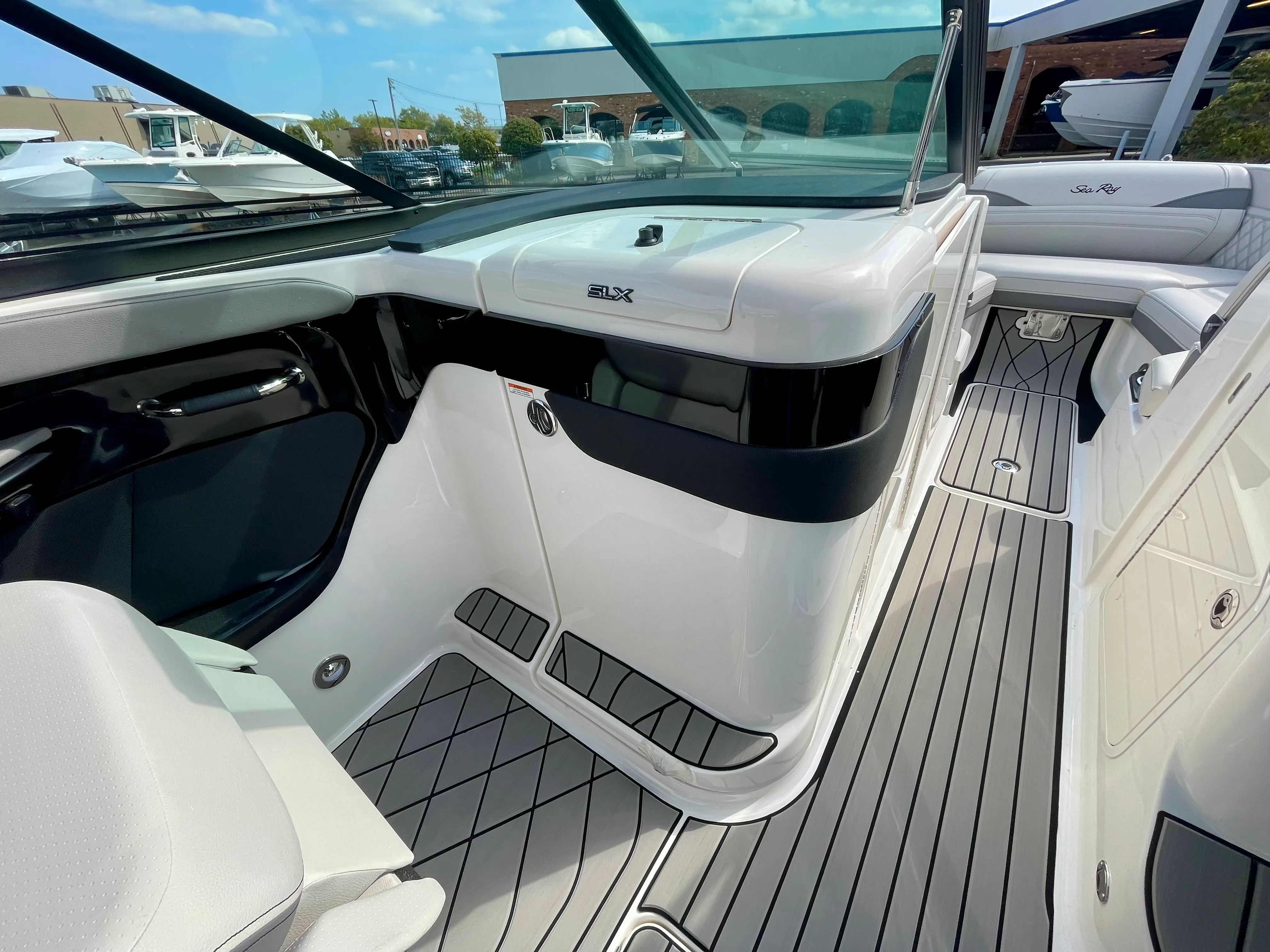 2026 Sea Ray SLX 280 Outboard Image Thumbnail #17