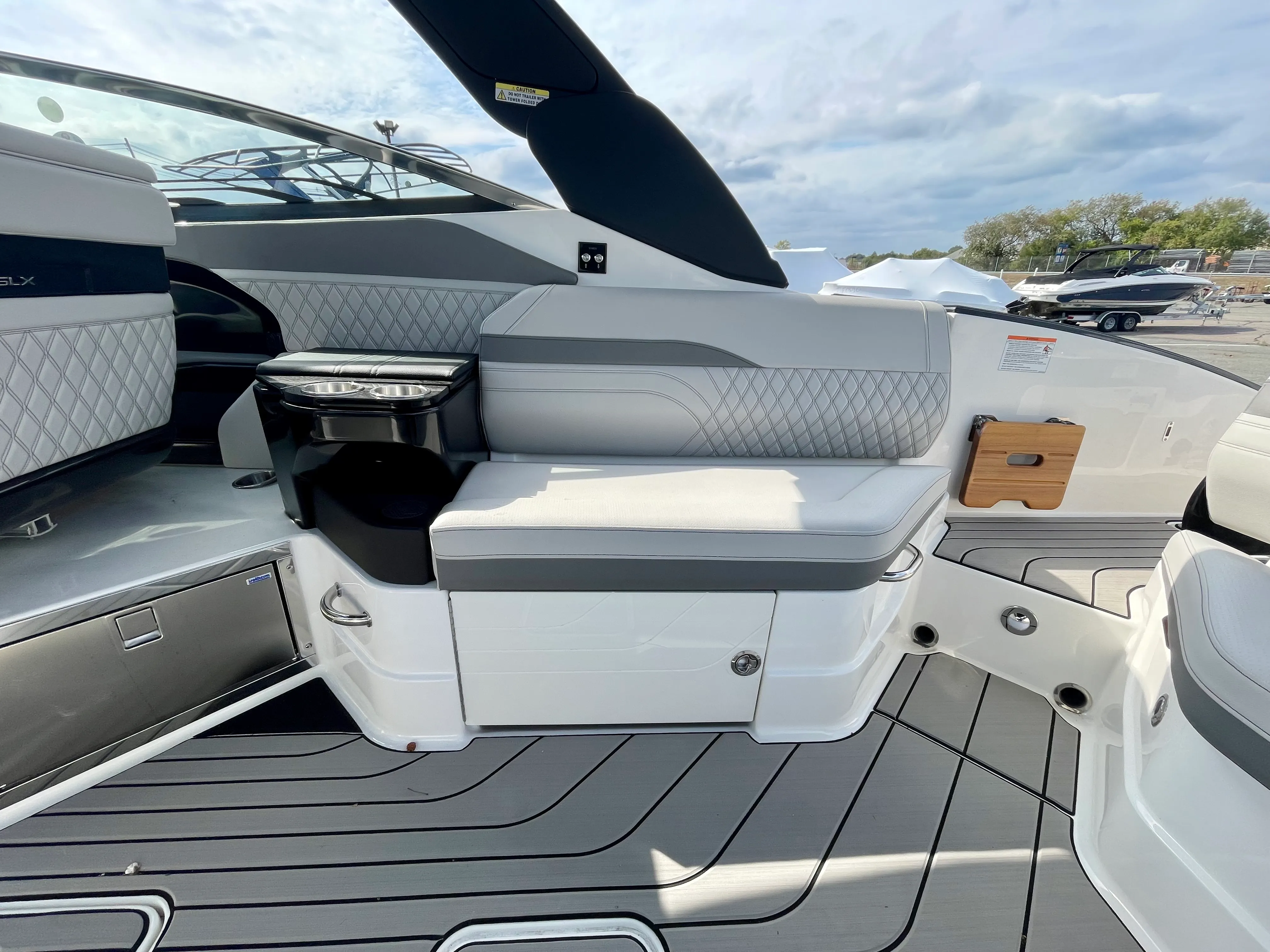 2026 Sea Ray SLX 280 Outboard Image Thumbnail #8