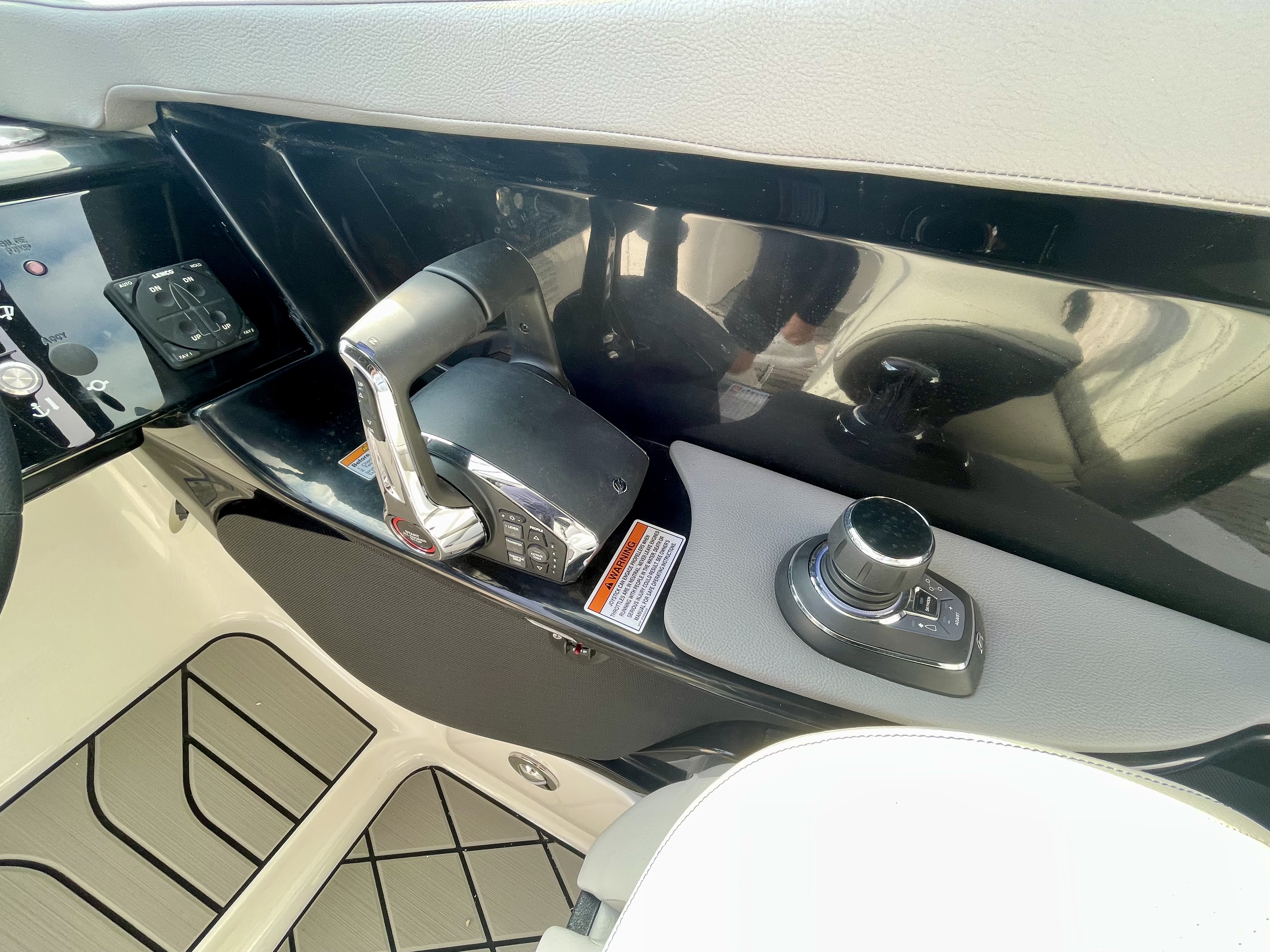2026 Sea Ray SLX 280 Outboard Image Thumbnail #15
