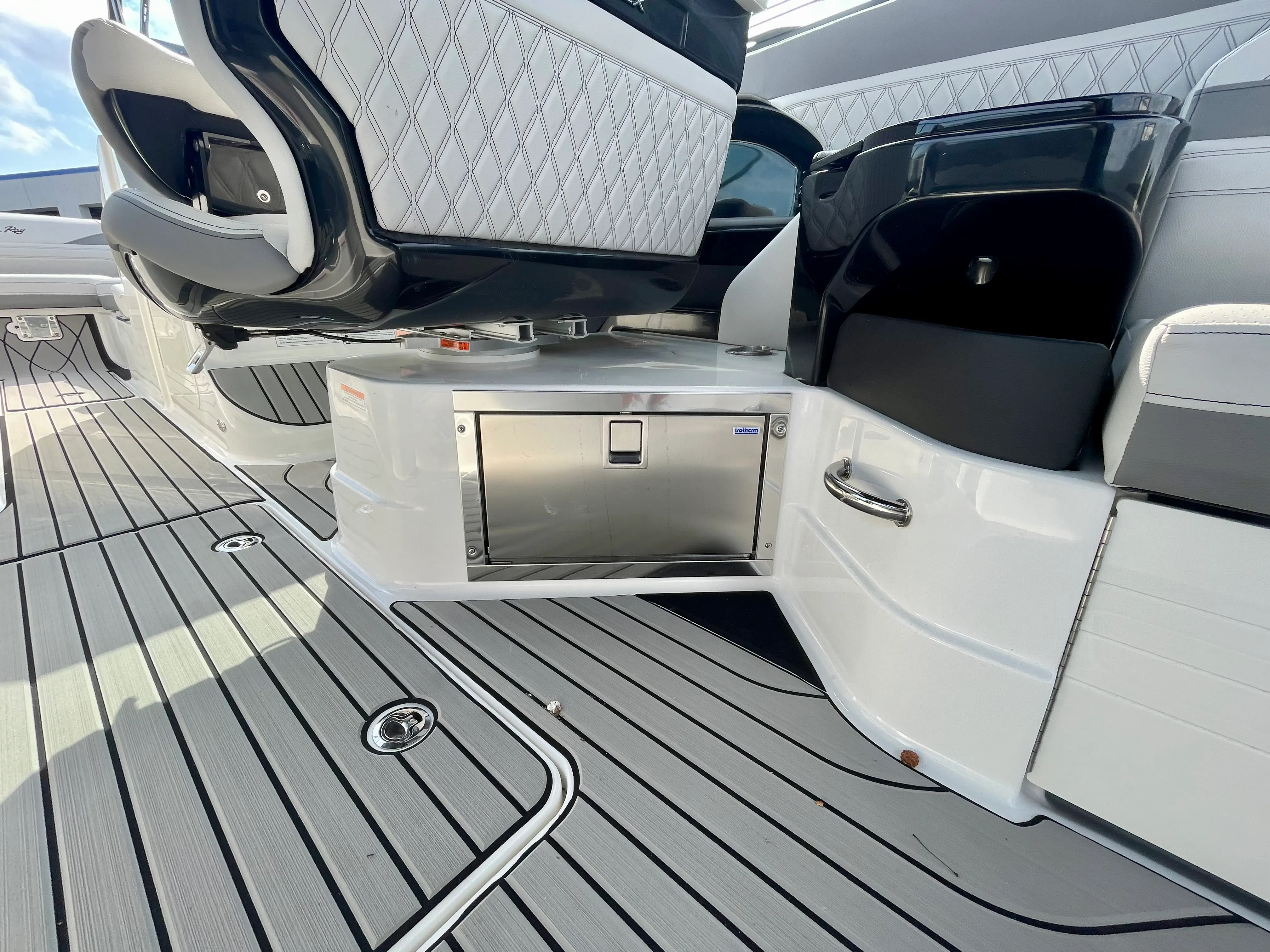 2026 Sea Ray SLX 280 Outboard Image Thumbnail #9