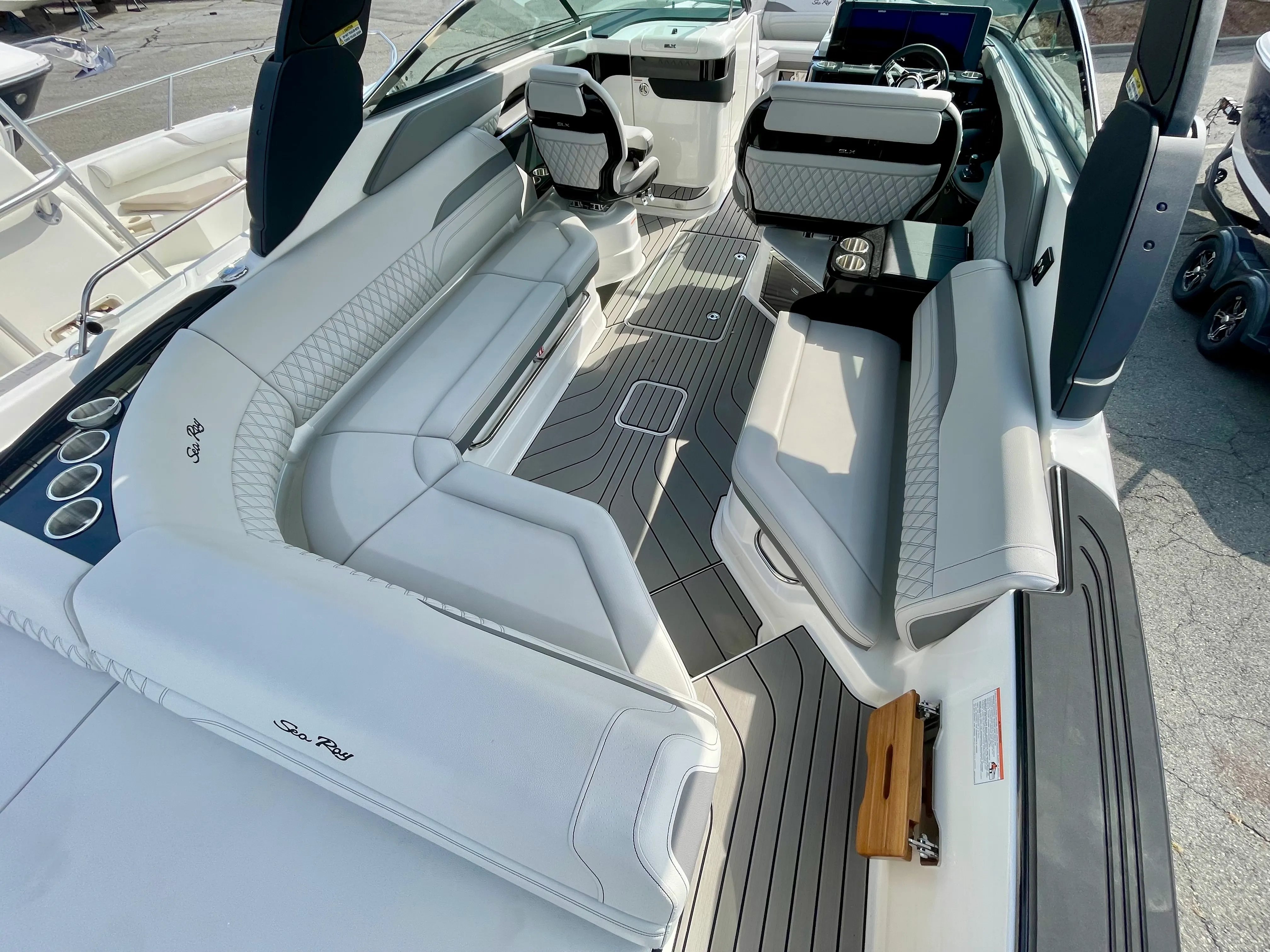 2026 Sea Ray SLX 280 Outboard Image Thumbnail #7