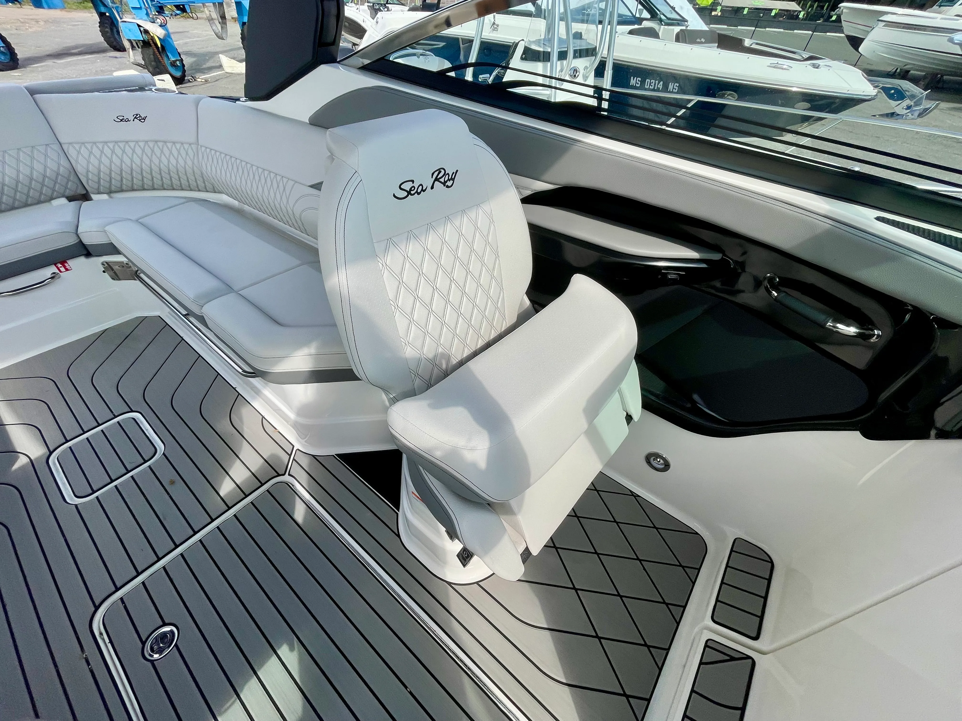 2026 Sea Ray SLX 280 Outboard Image Thumbnail #16