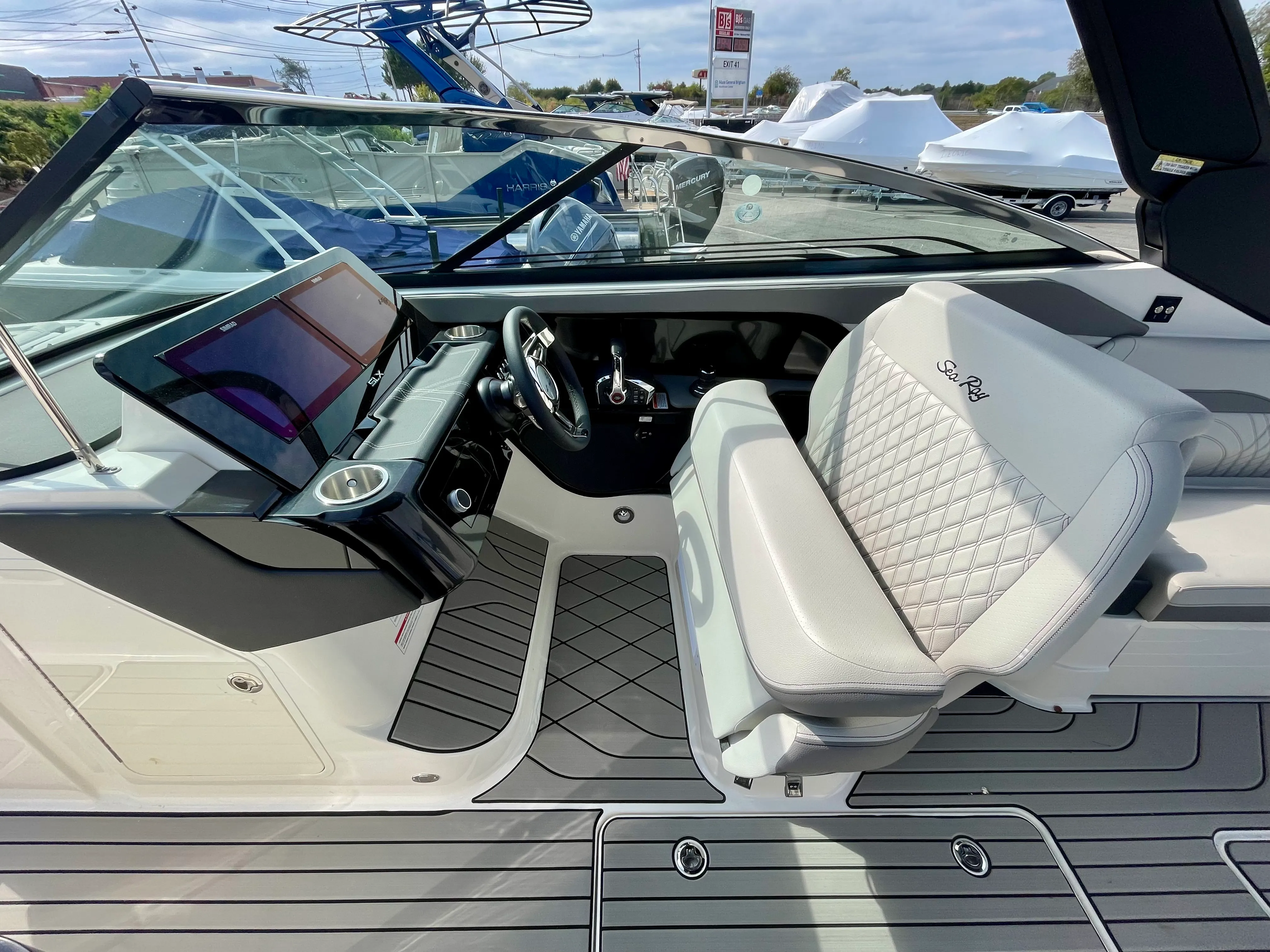 2026 Sea Ray SLX 280 Outboard Image Thumbnail #13
