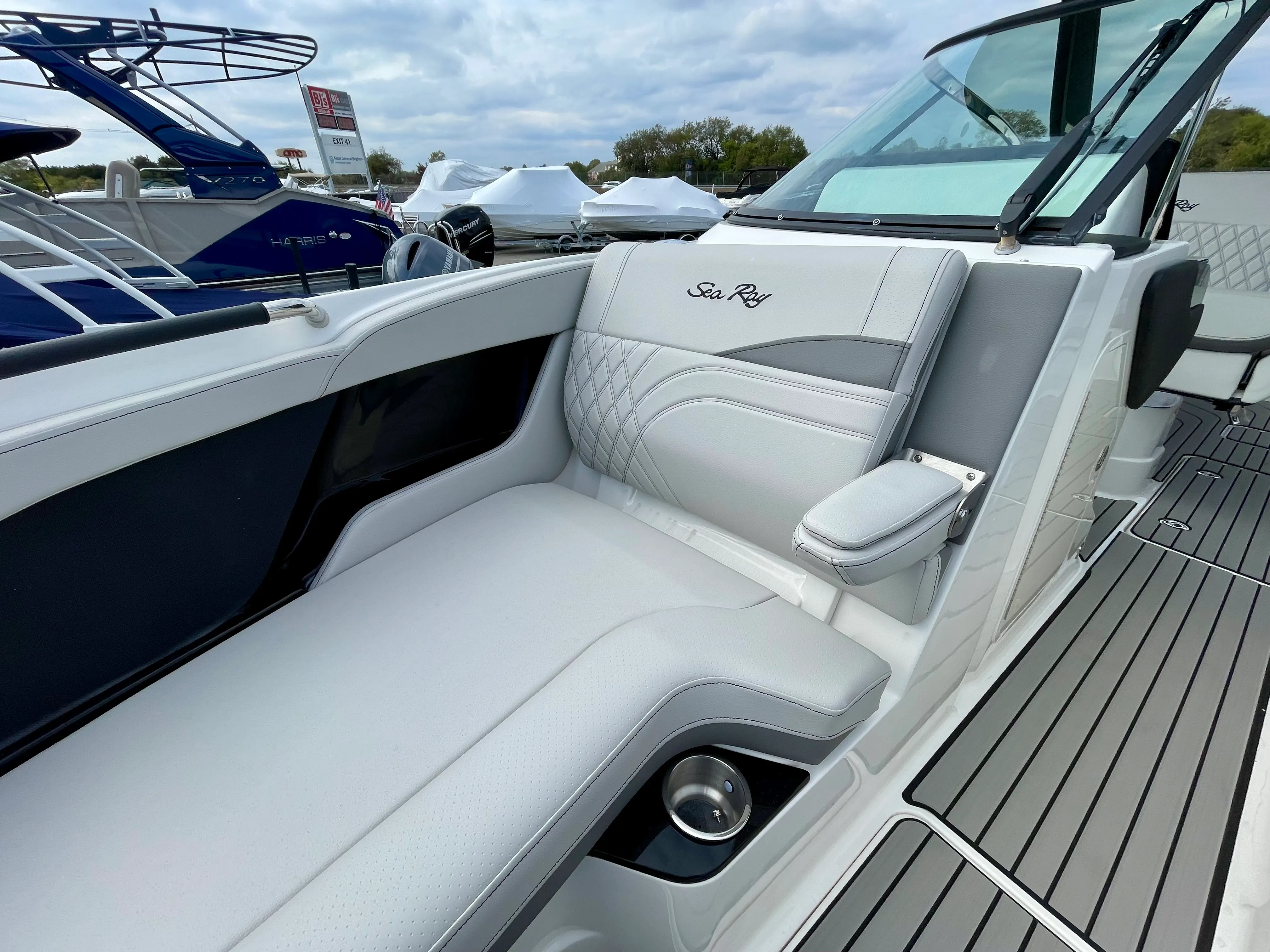 2026 Sea Ray SLX 280 Outboard Image Thumbnail #21