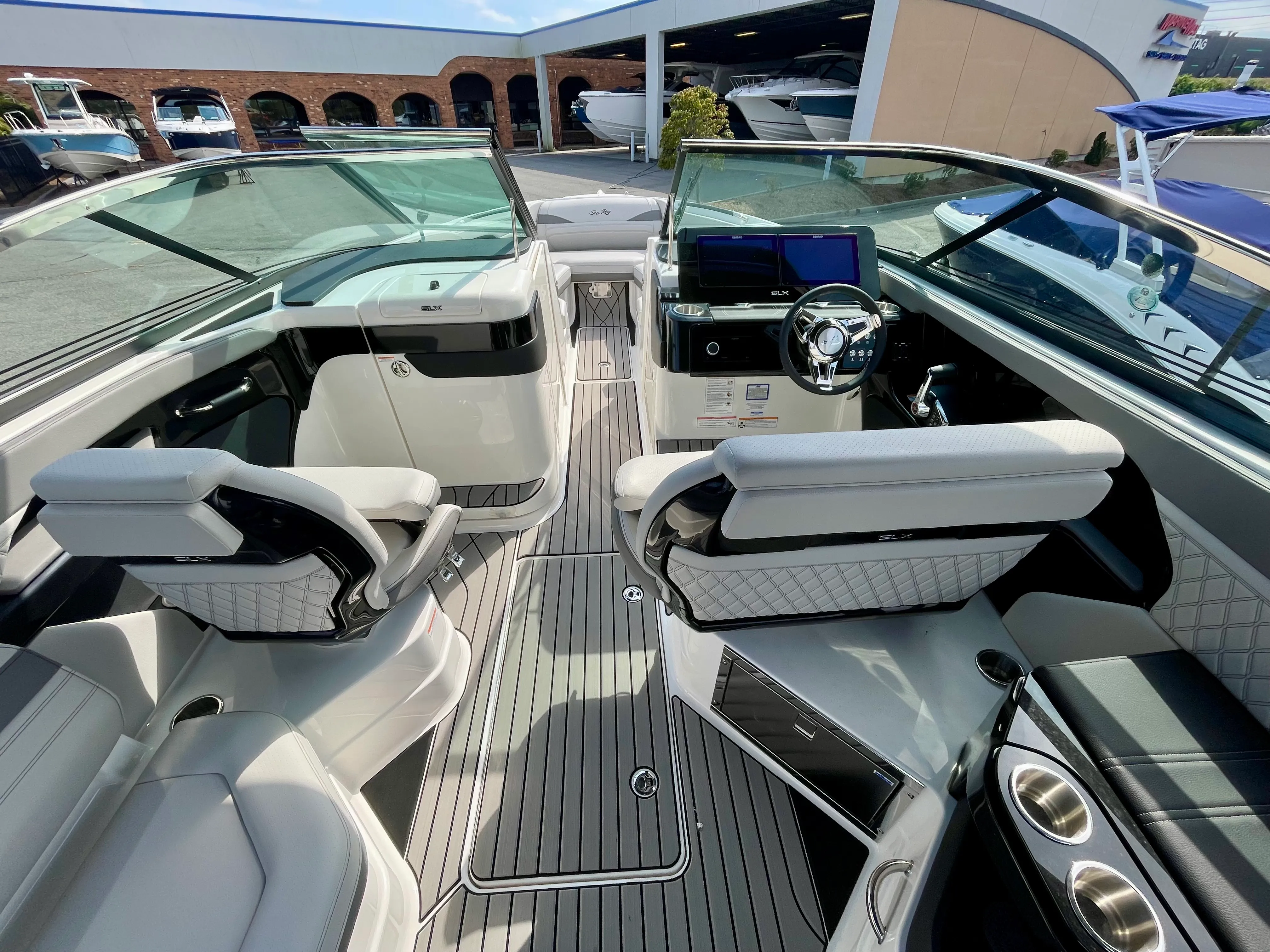 2026 Sea Ray SLX 280 Outboard Image Thumbnail #11