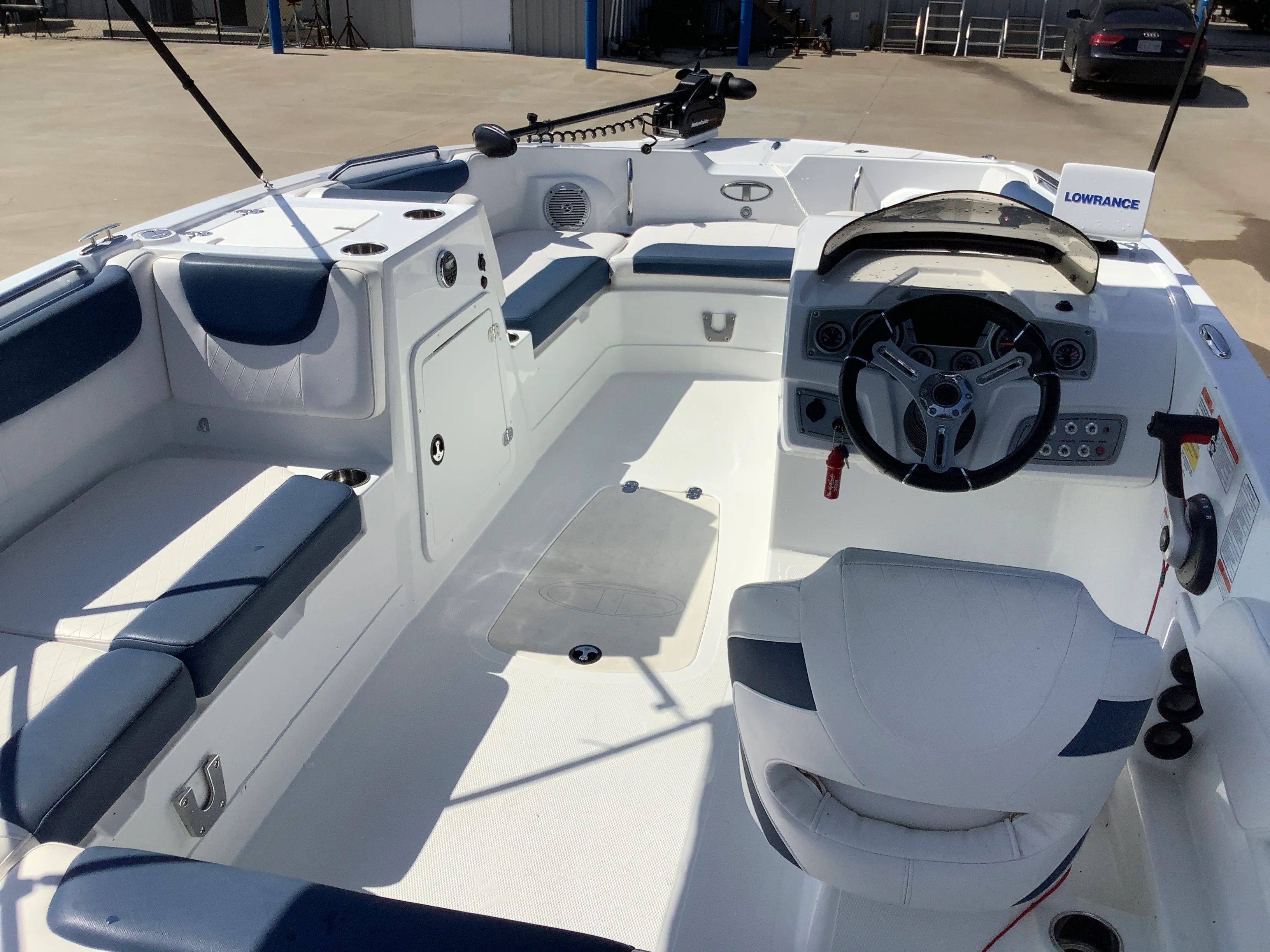 2018 Sun Tracker TAHOE 2150 Image Thumbnail #7