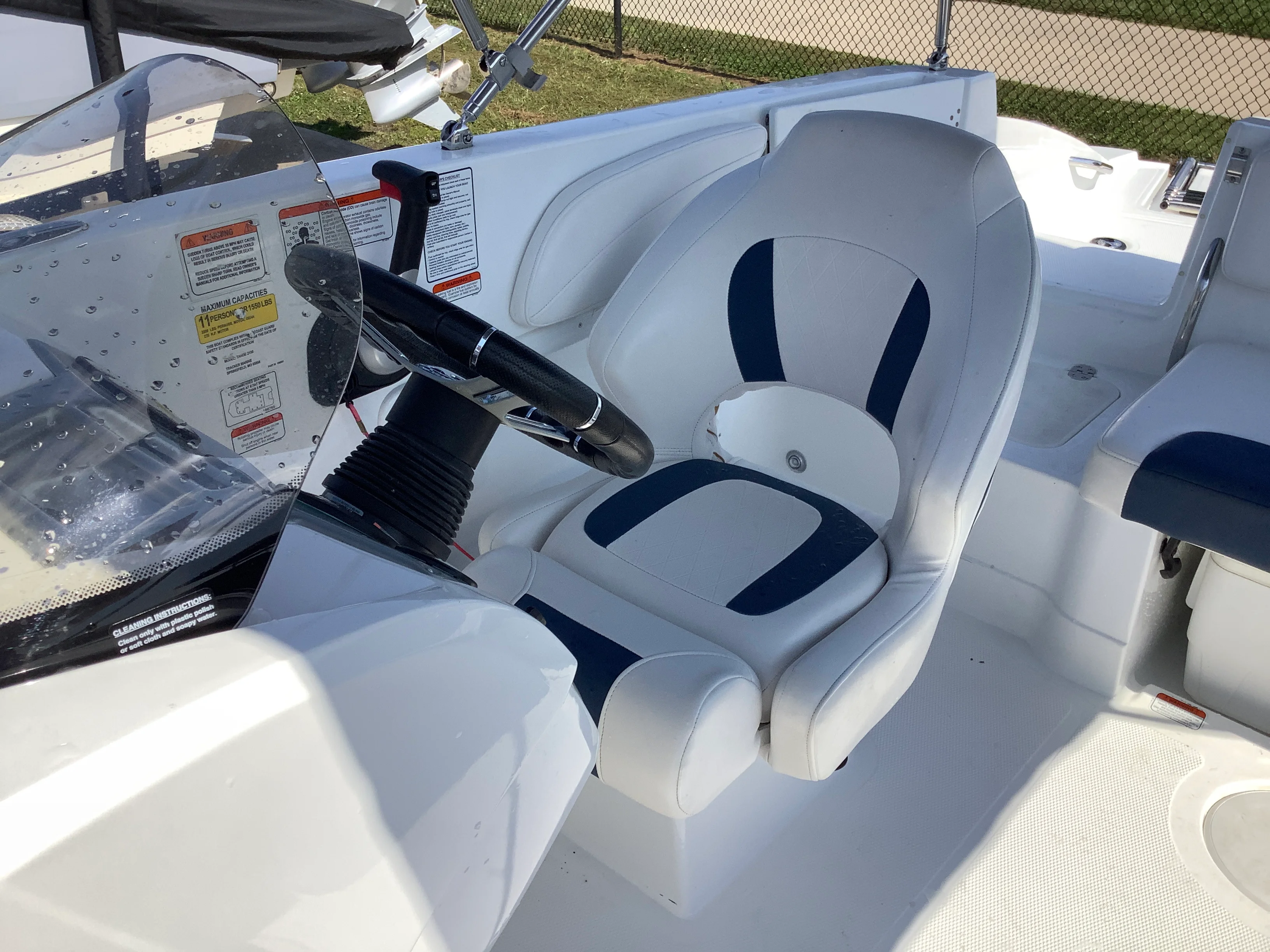 2018 Sun Tracker TAHOE 2150 Image Thumbnail #12