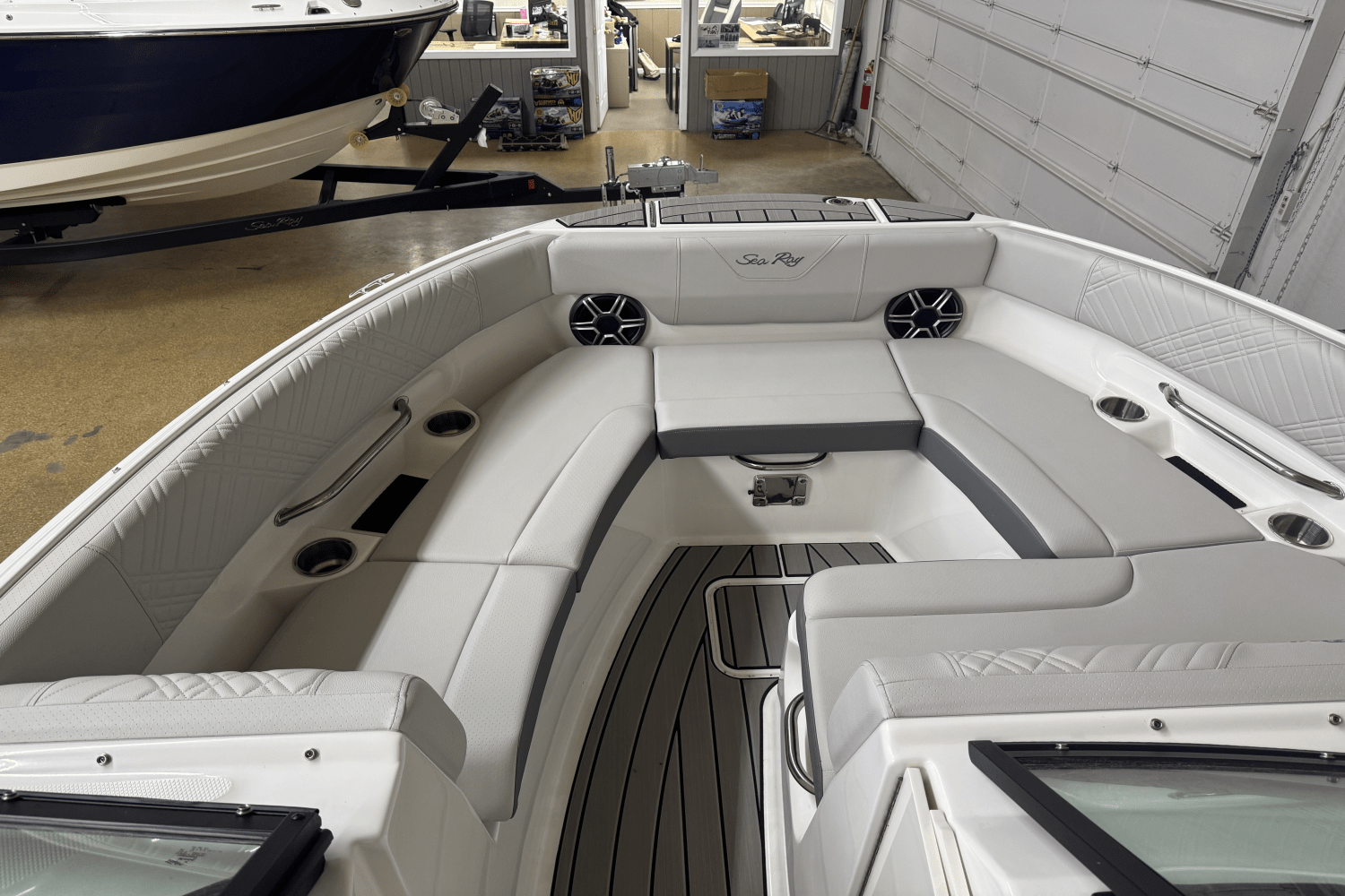 2026 Sea Ray SDX 230 Image Thumbnail #5