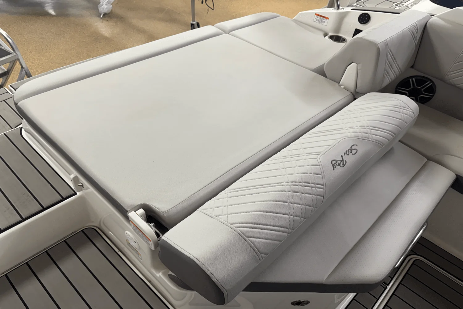 2026 Sea Ray SDX 230 Image Thumbnail #31