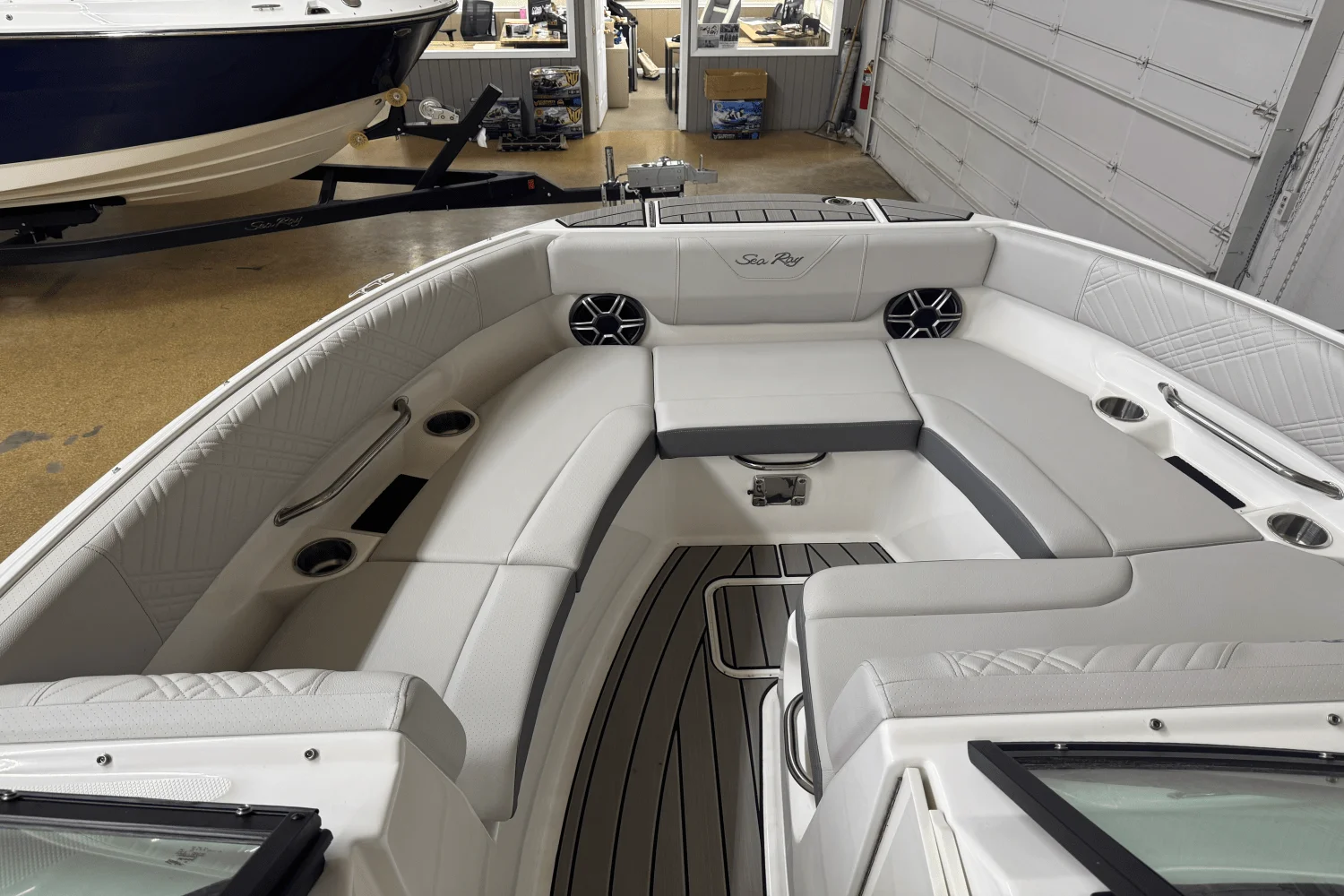 2026 Sea Ray SDX 230 Image Thumbnail #5