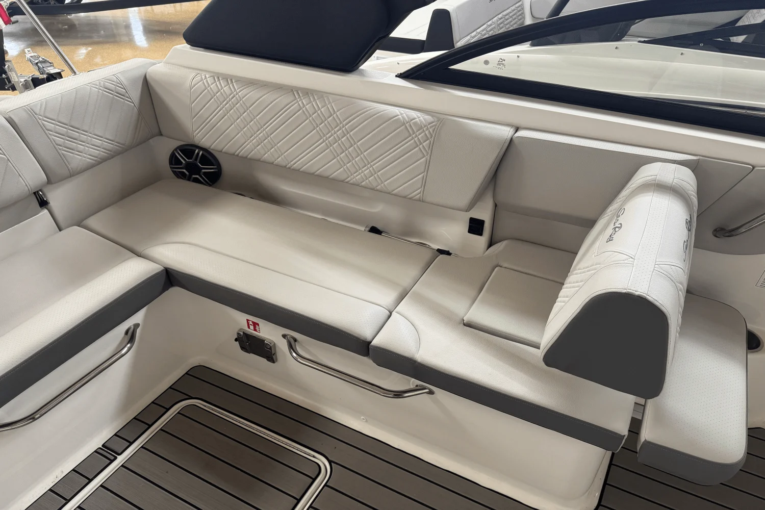 2026 Sea Ray SDX 230 Image Thumbnail #14