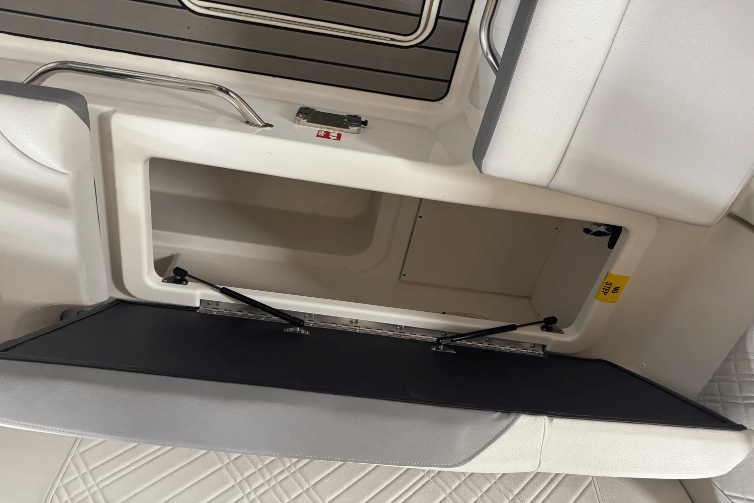 2026 Sea Ray SDX 230 Image Thumbnail #25