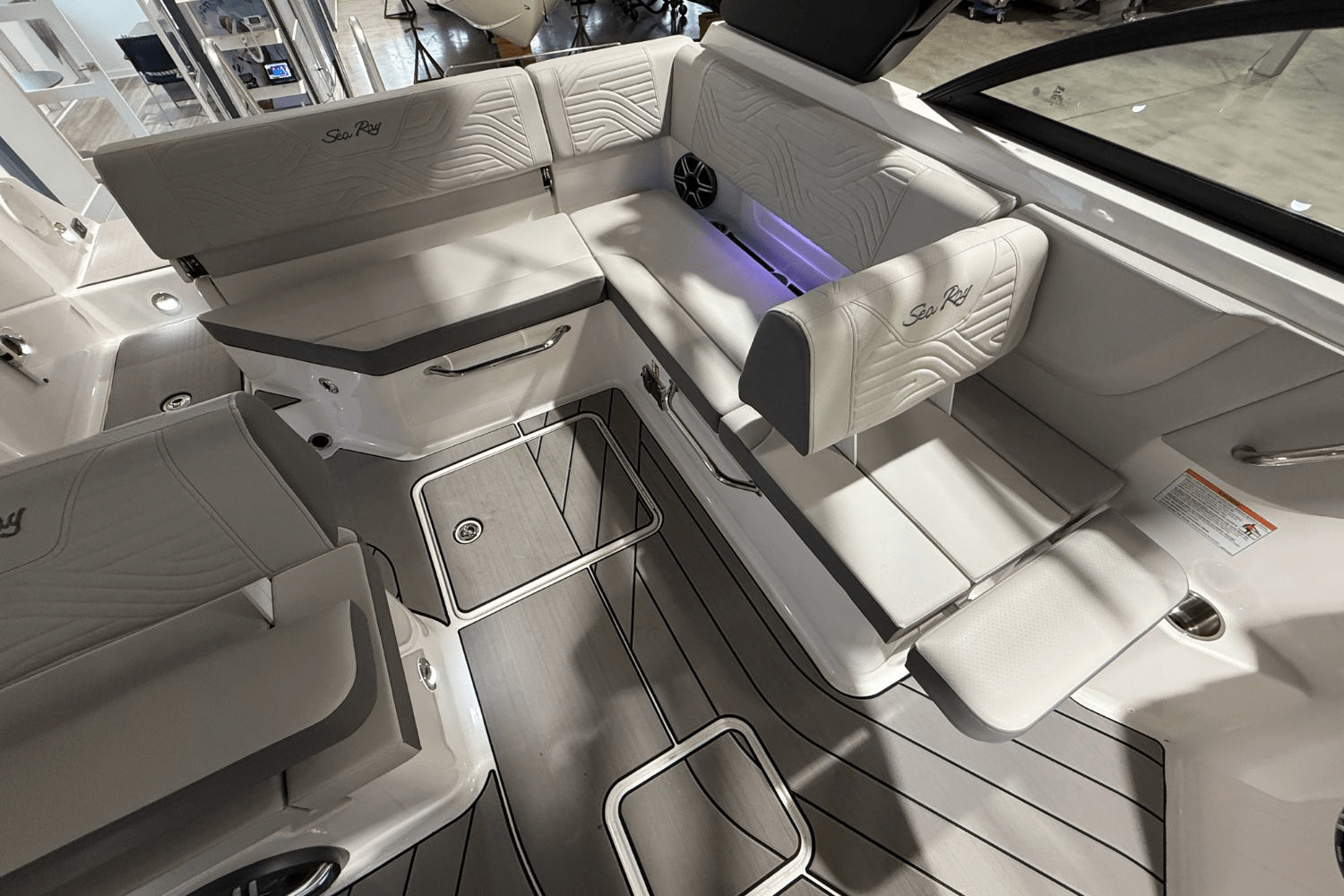 2026 Sea Ray SDX 230 Surf Image Thumbnail #9