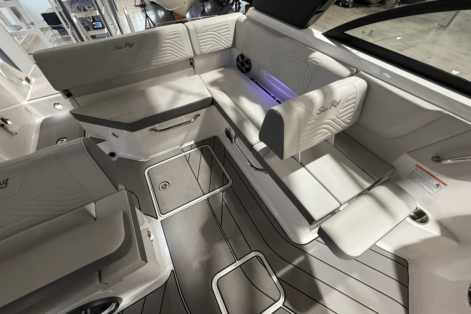 2026 Sea Ray SDX 230 Surf Image Thumbnail #9