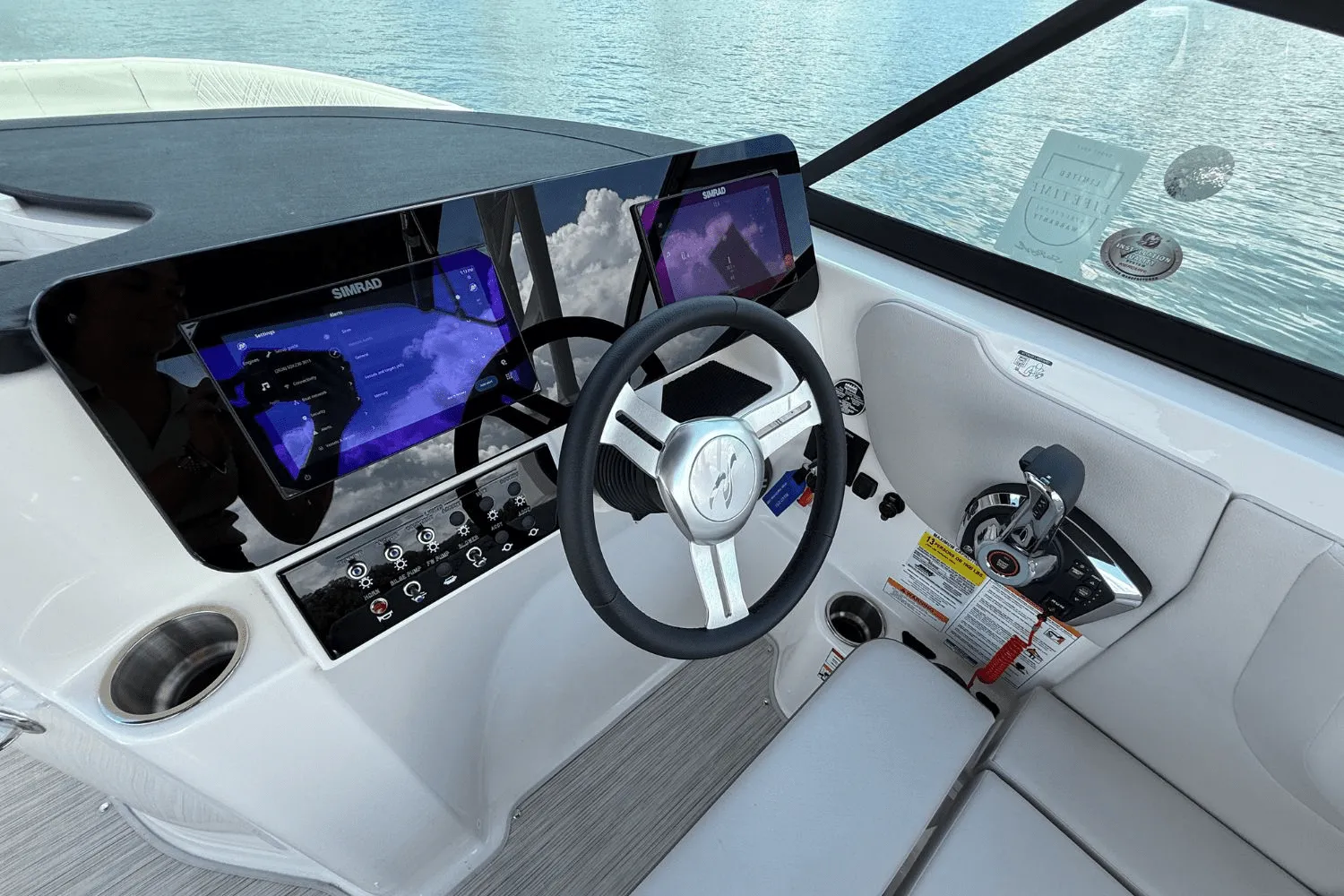 2026 Sea Ray SDX 230 Image Thumbnail #18
